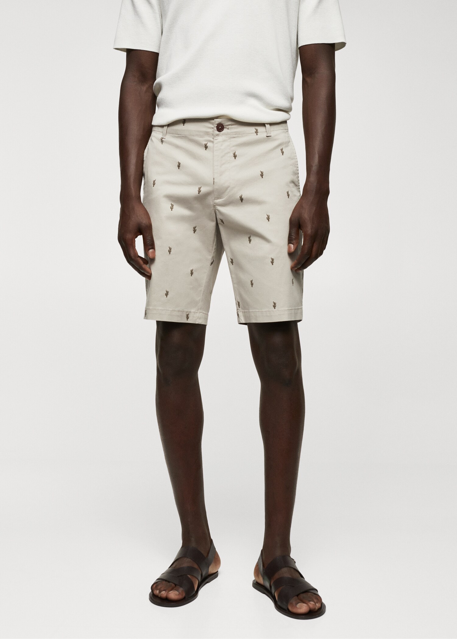 Slim Fit-Bermudashorts aus Baumwolle mit Mikro-Print - Mittlere Ansicht