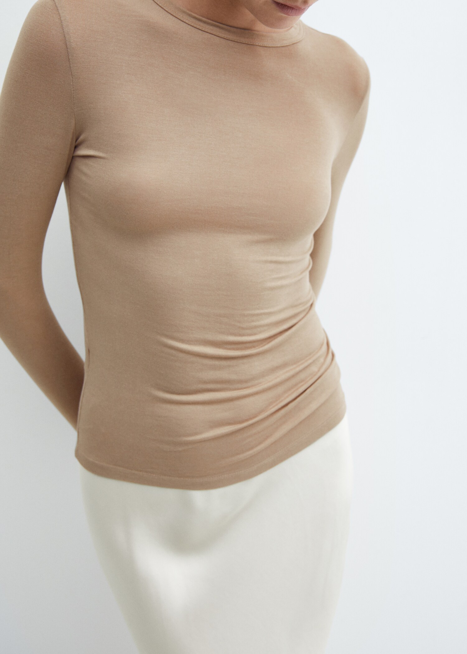 Round-neck long-sleeved t-shirt - Details of the article 6