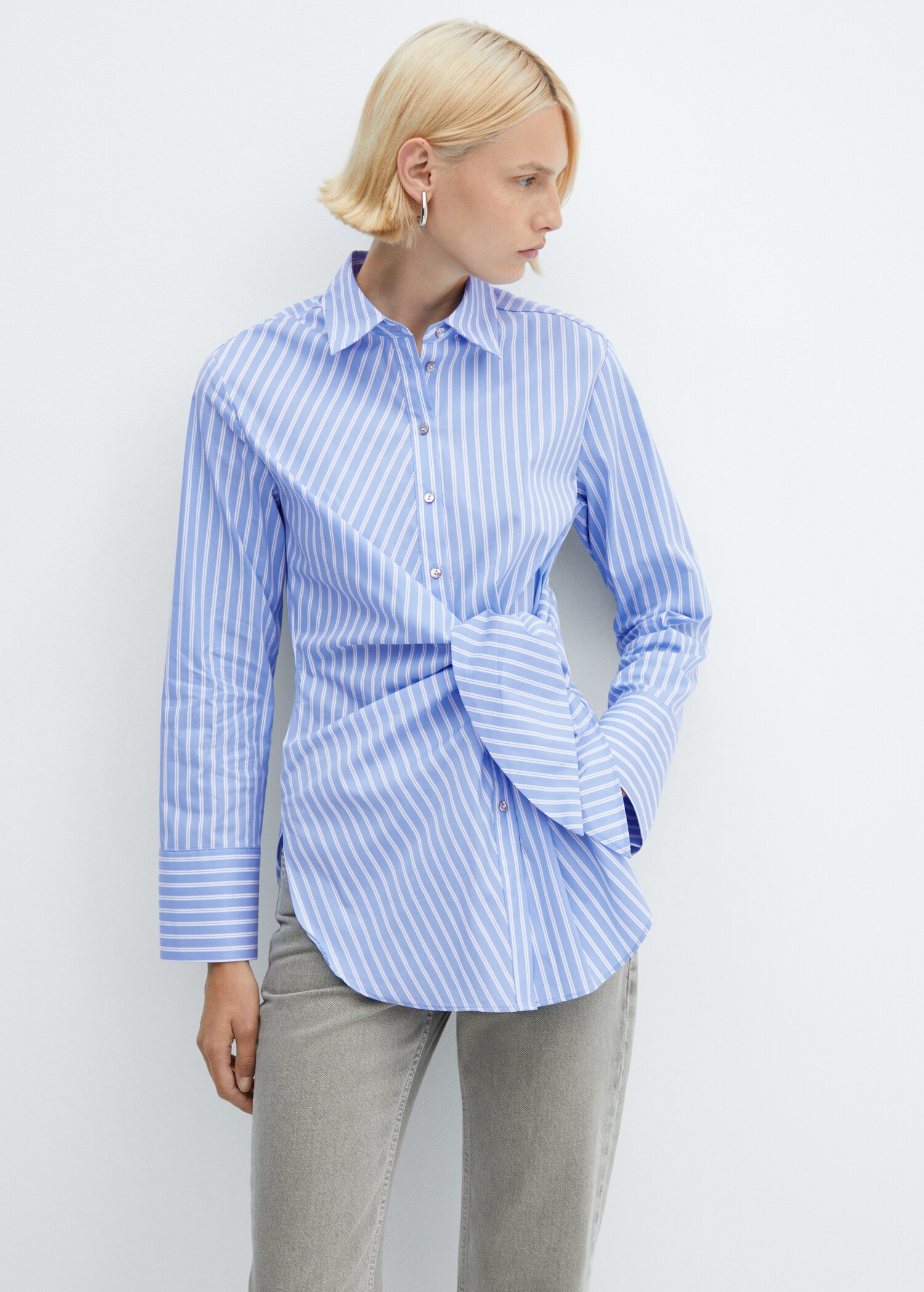 Chemise rayures nœud - Plan moyen