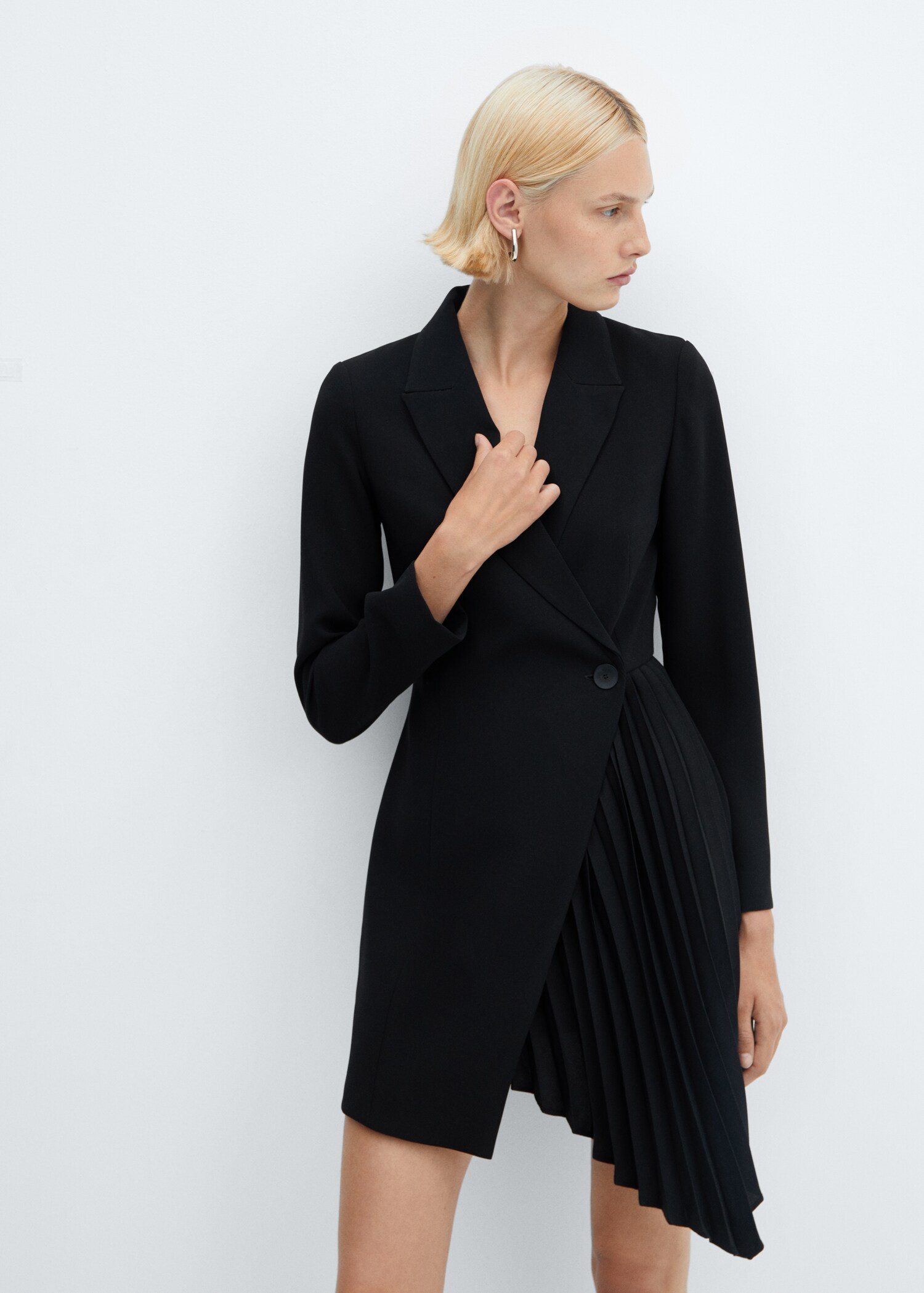 Robe blazer détail plissé - Plan moyen
