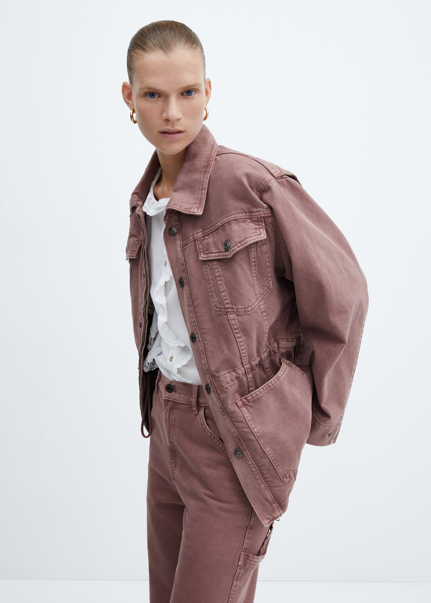 Blouson en jean cordon de serrage - Plan moyen