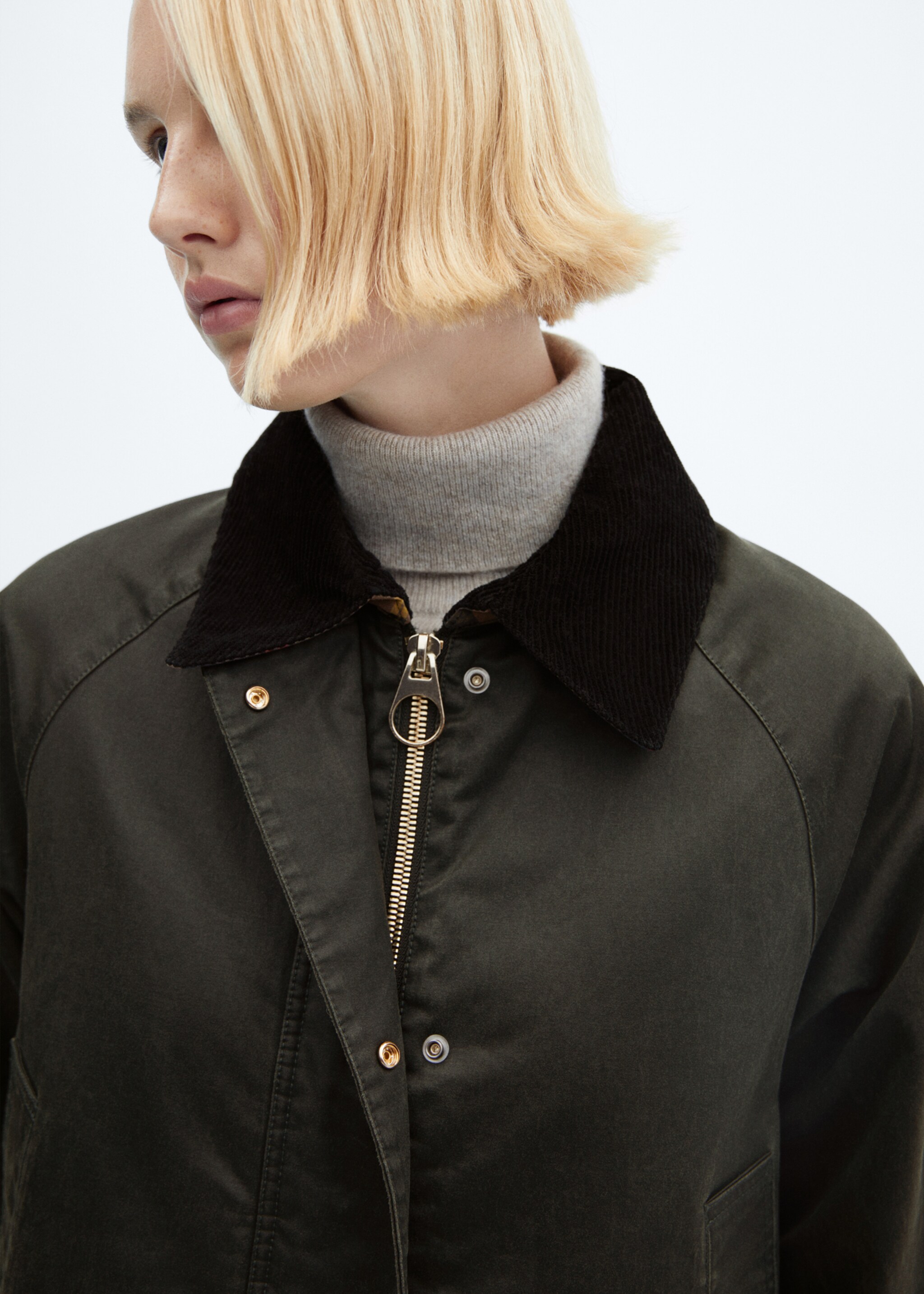 Waxed-effect short parka - Details of the article 1