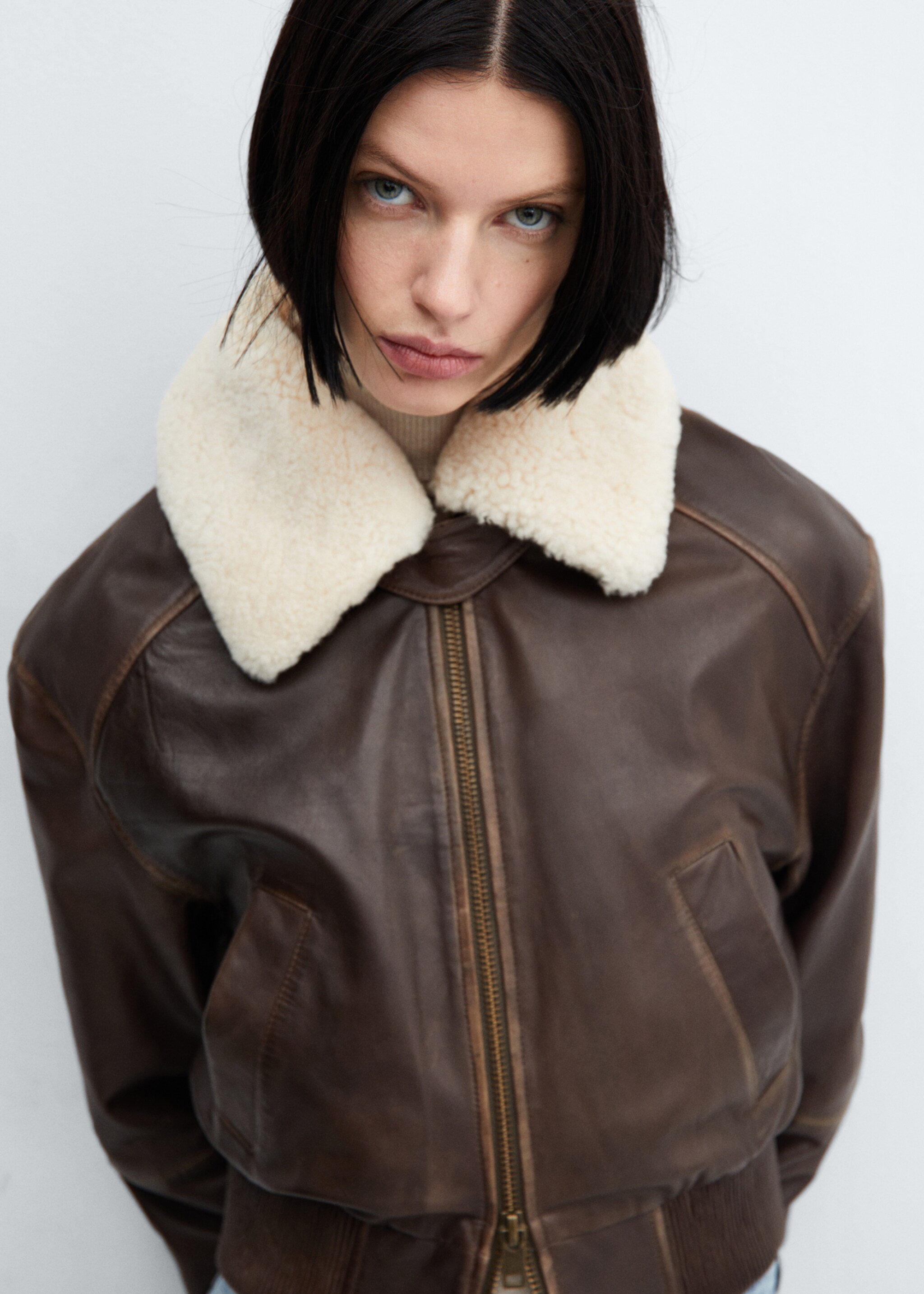 Leather bomber jacket with shearling collar - Details of the article 1