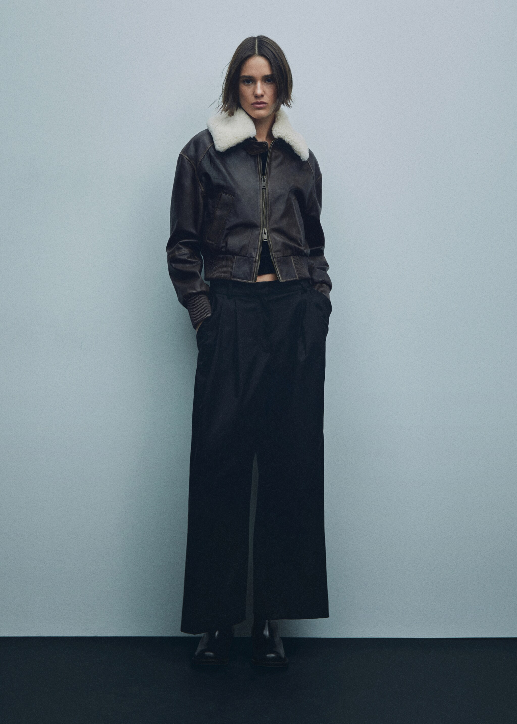 Leather bomber jacket with shearling collar - Details of the article 5