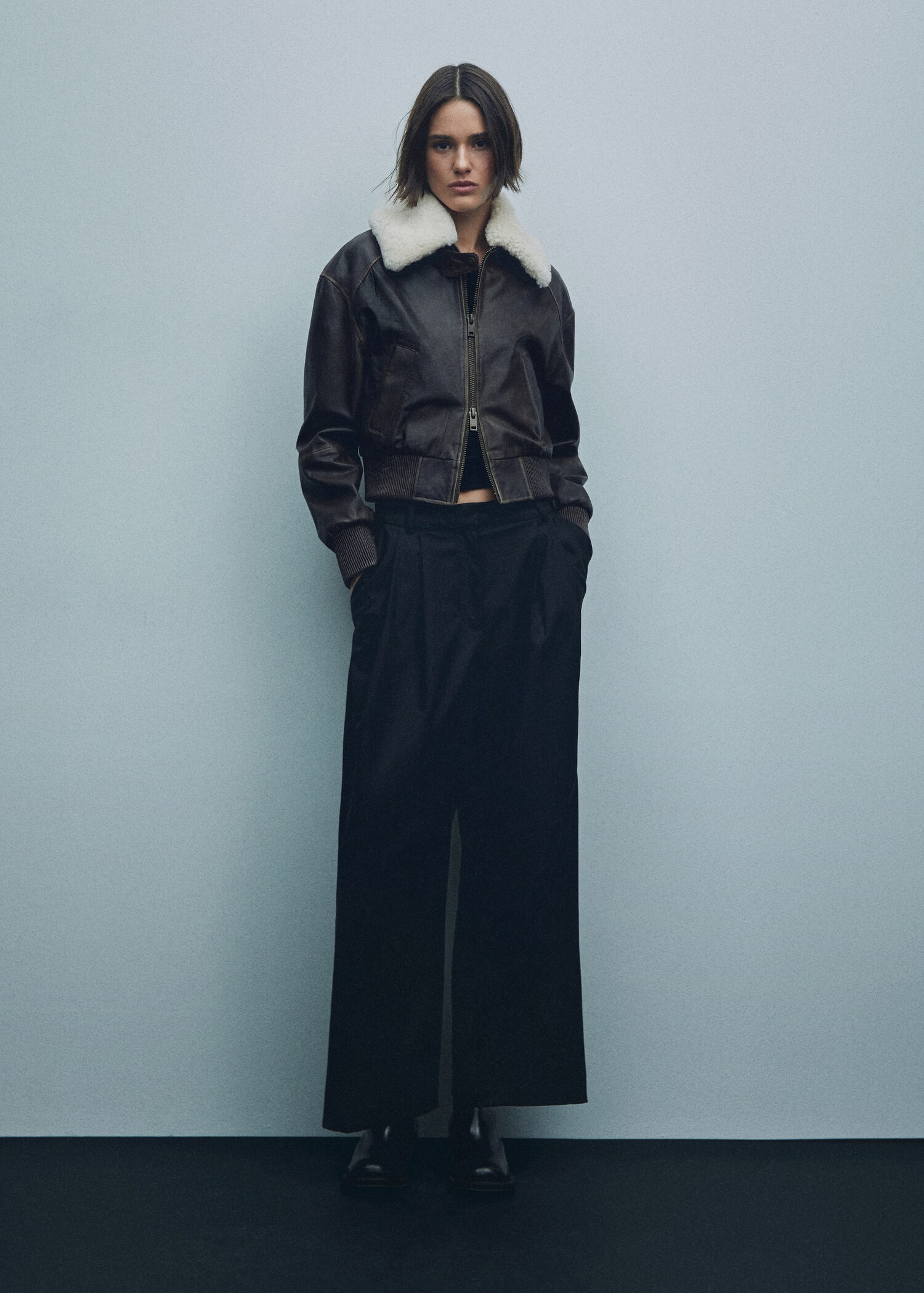 Leather bomber jacket with shearling collar - Details of the article 5