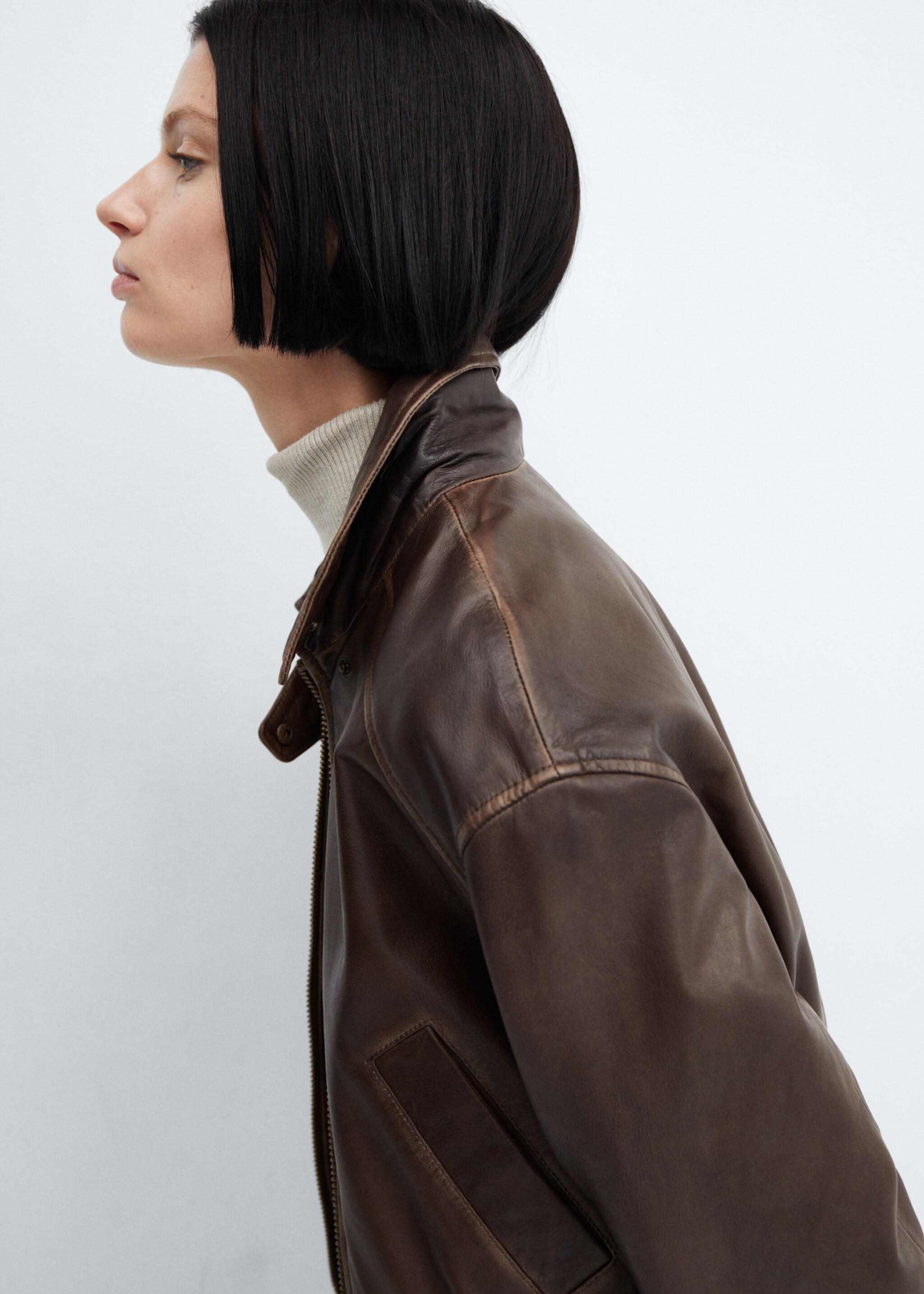 Leather bomber jacket with shearling collar - Details of the article 6