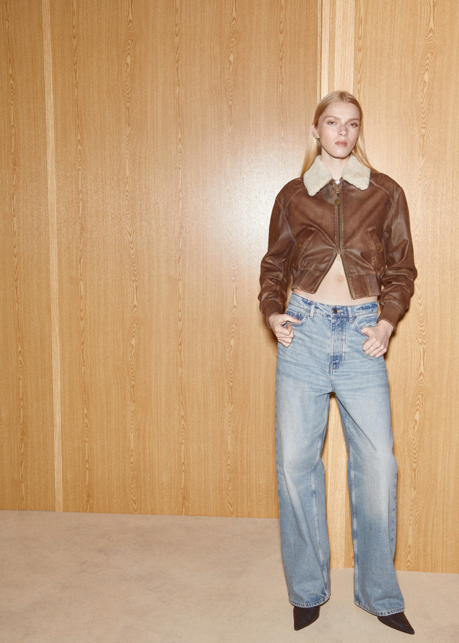 Leather bomber jacket with shearling collar - Details of the article 7