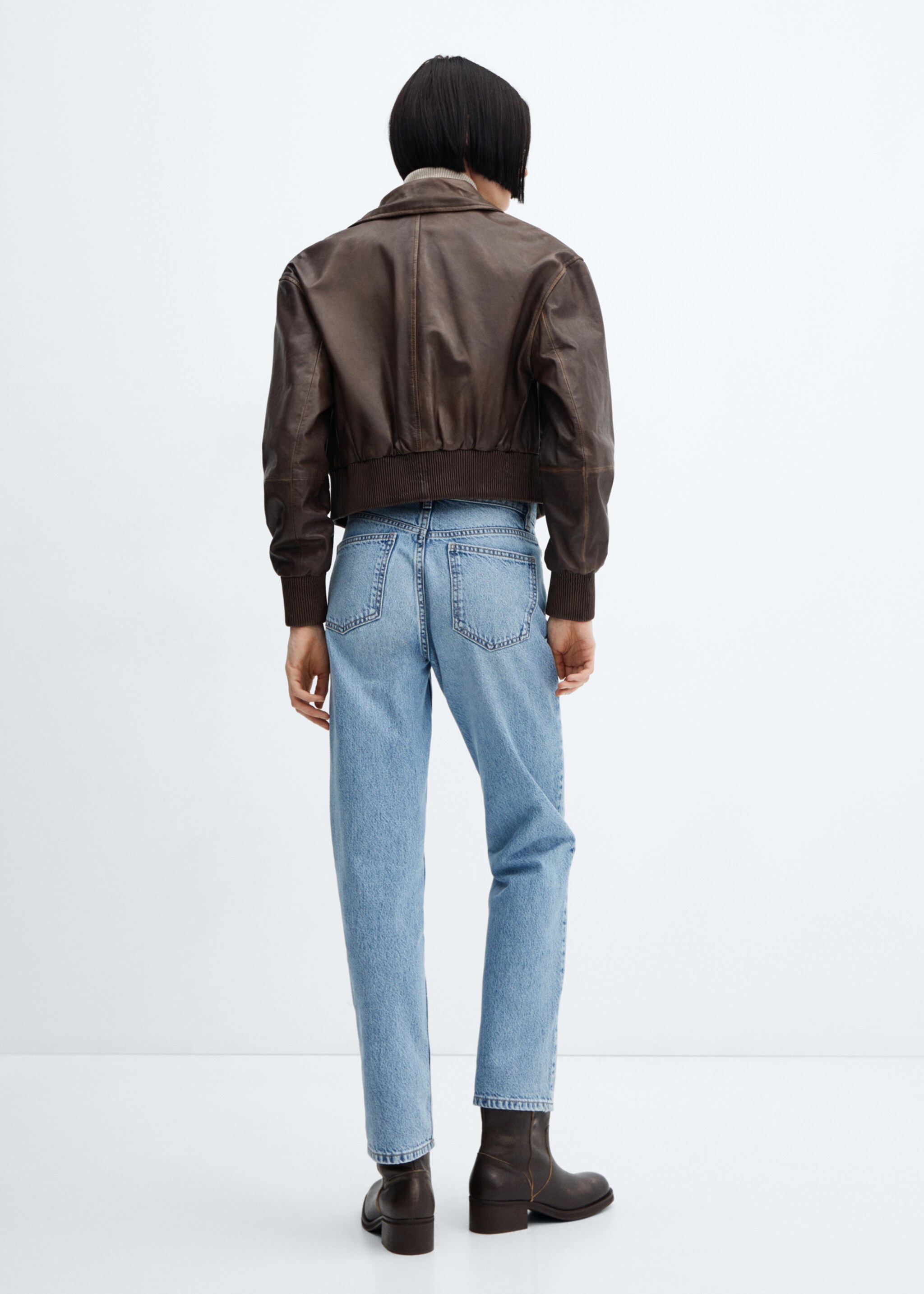 Leather bomber jacket with shearling collar - Reverse of the article
