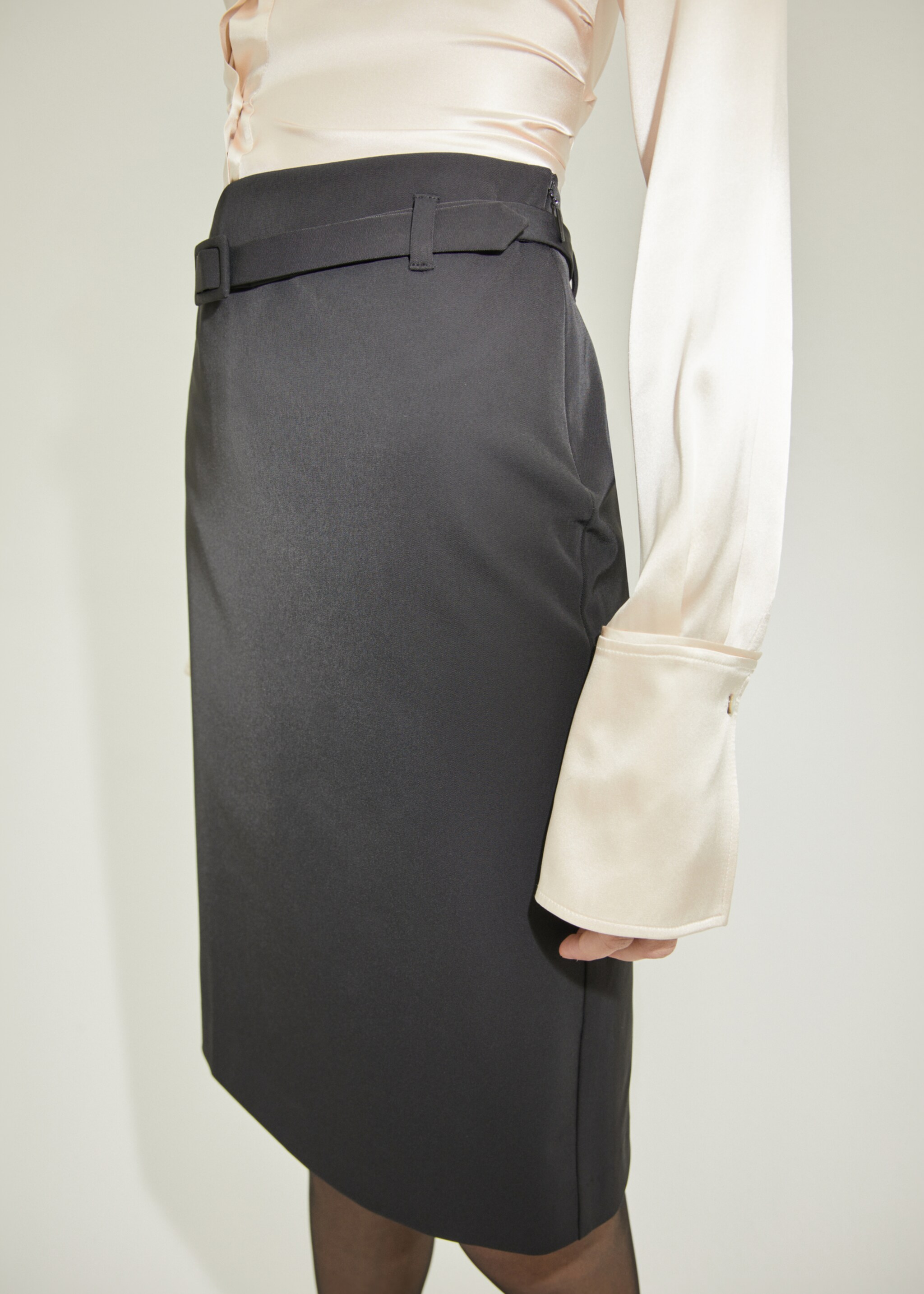 Pencil belt skirt - Medium plane, Black. Ref: 57036017-00.