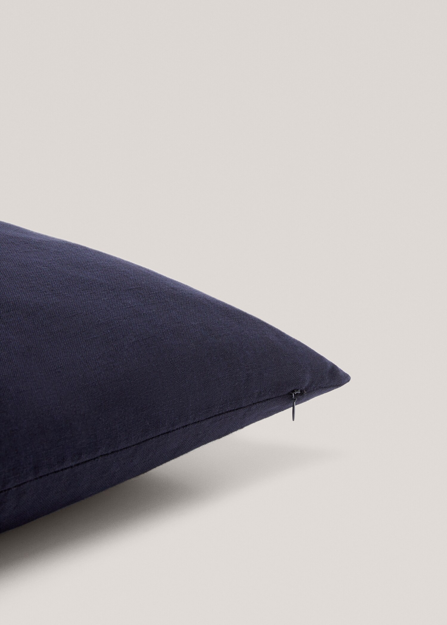 Cushion cover with stitch detail 50x75cm - Details of the article 2