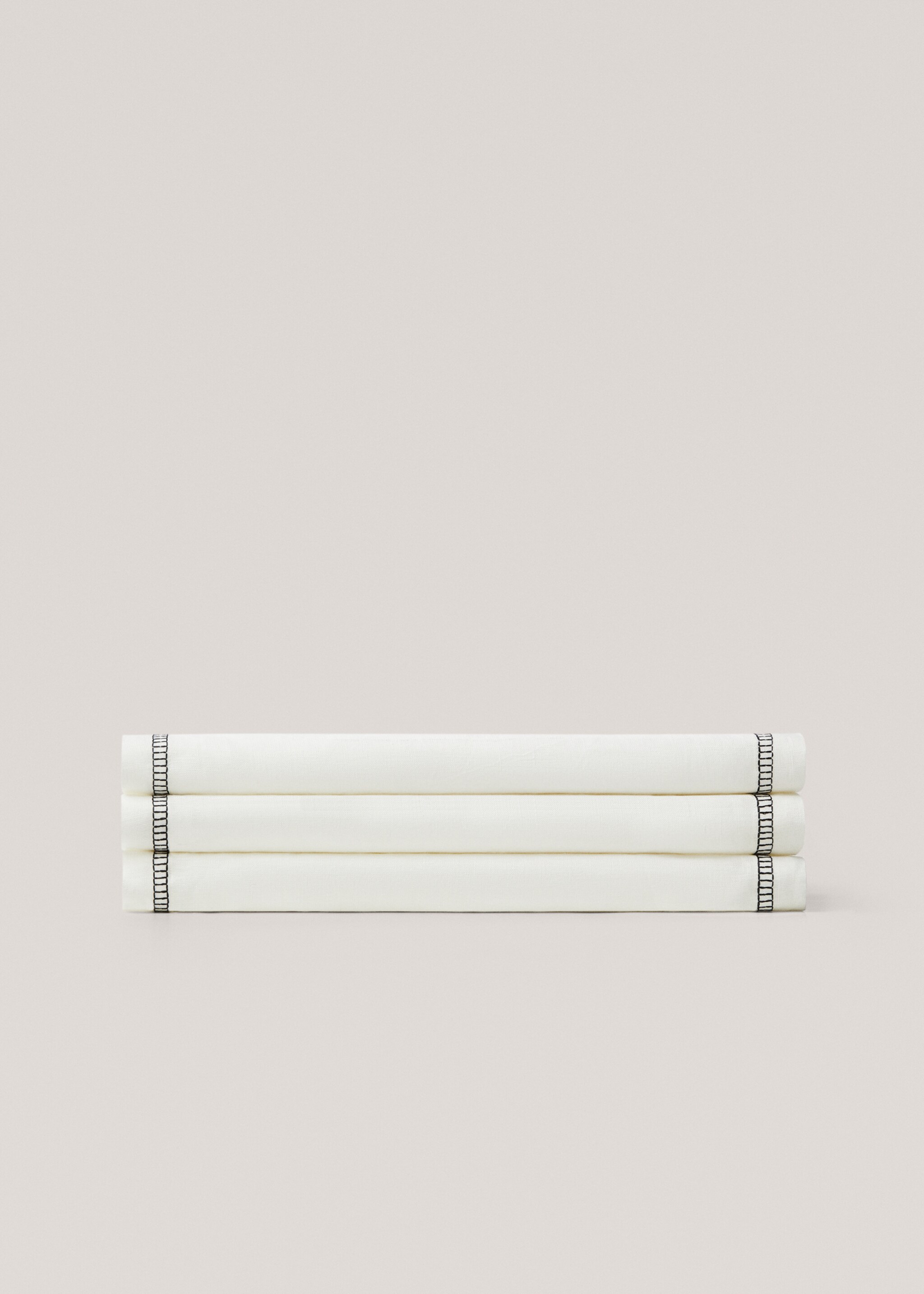 Table runner with seam detail - Article without model