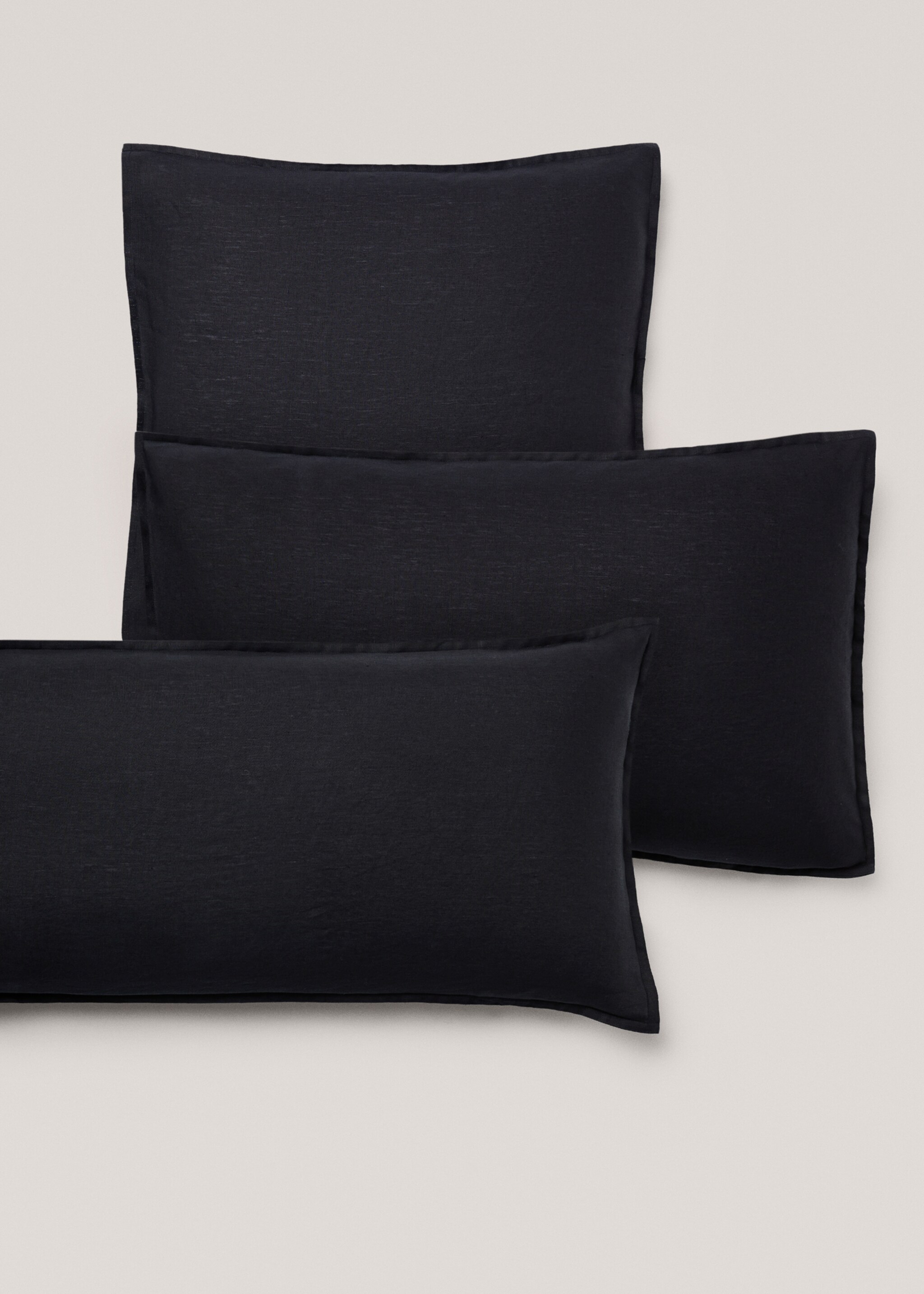 100% linen cushion cover 60x60cm - Details of the article 4, Dark Navy. Ref: 57036318-00.