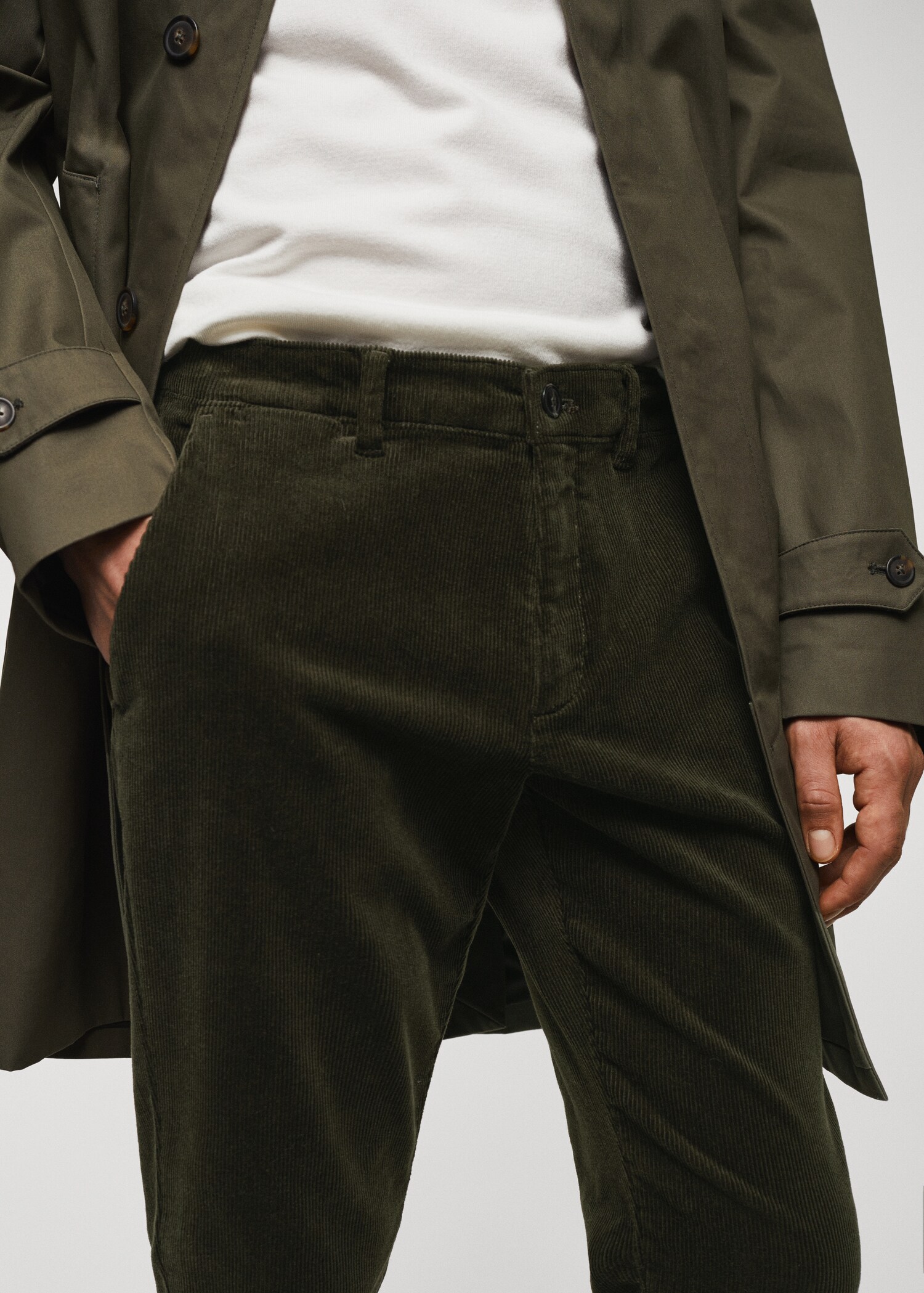 Corduroy slim-fit cropped trousers - Details of the article 1