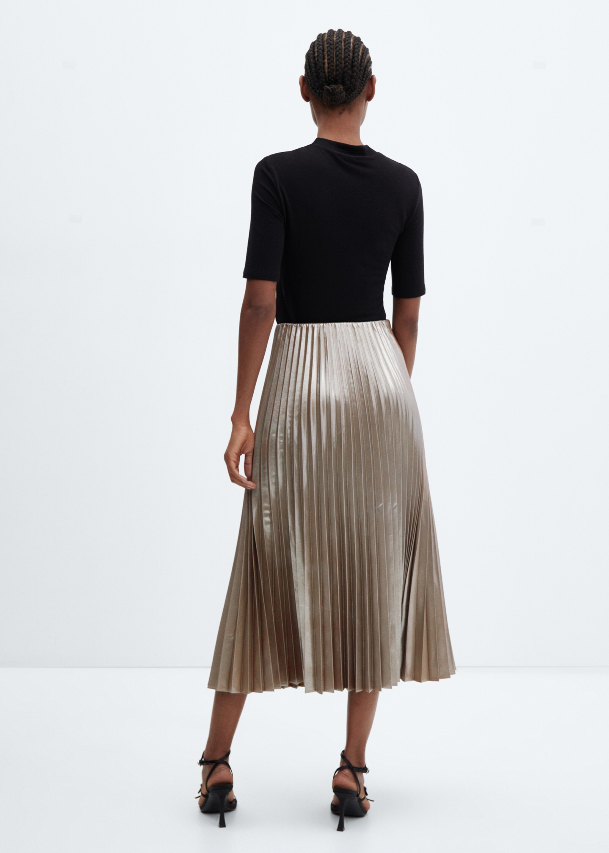 Metallic pleated skirt - Reverse of the article, Silver. Ref: 57036716-00.