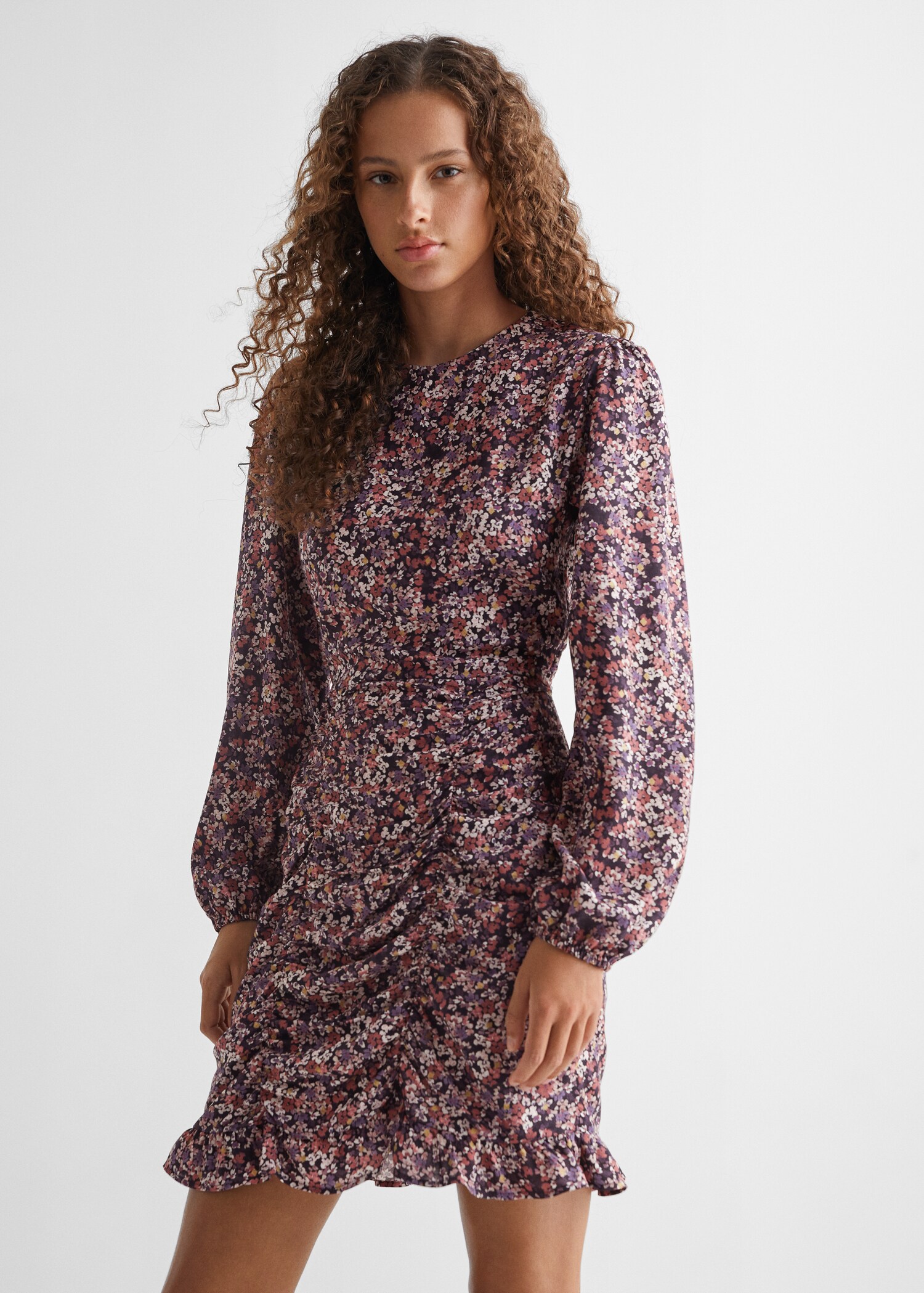 Robe imprimée à volants - Plan moyen