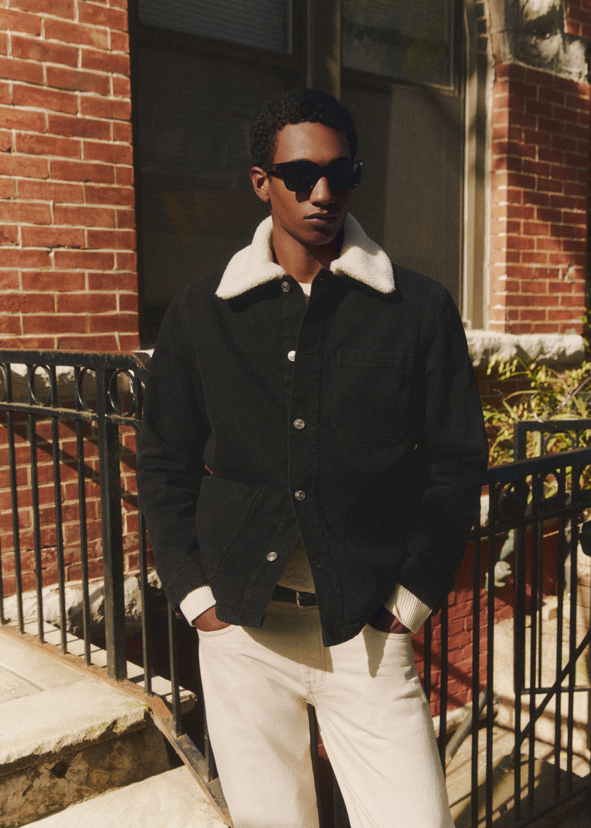 Shearling denim jacket - Details of the article 5, Black denim. Ref: 57037708-00.