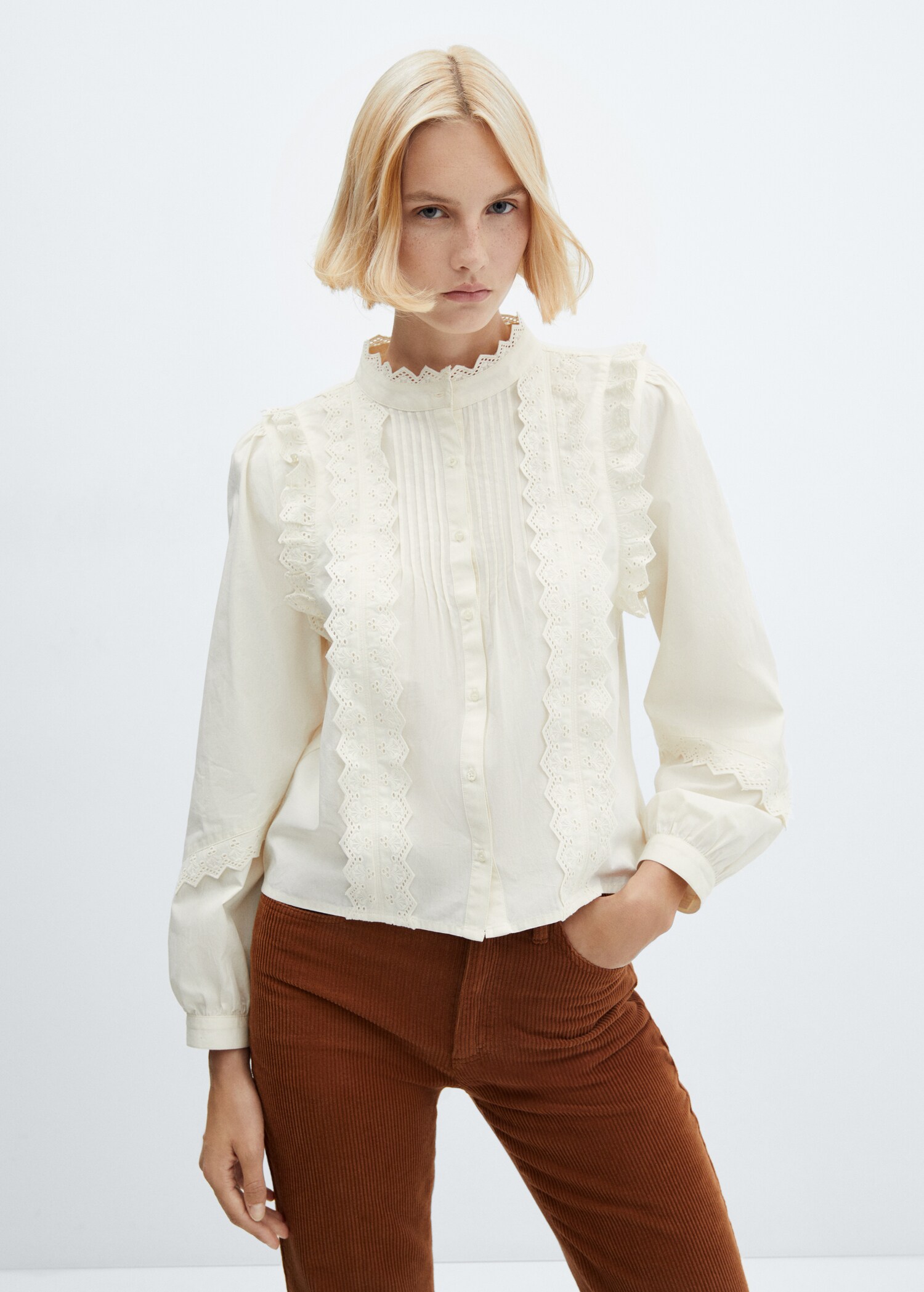 Cotton blouse with ruffle detail - Medium plane