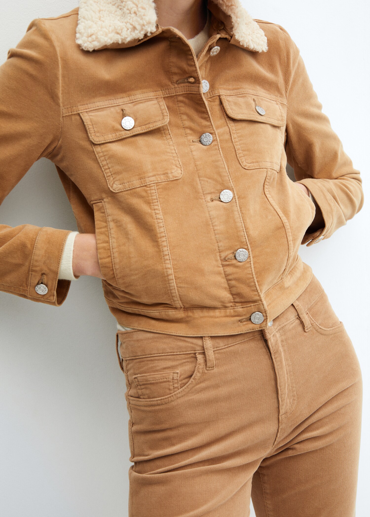 Corduroy jacket with shearling collar - Details of the article 6