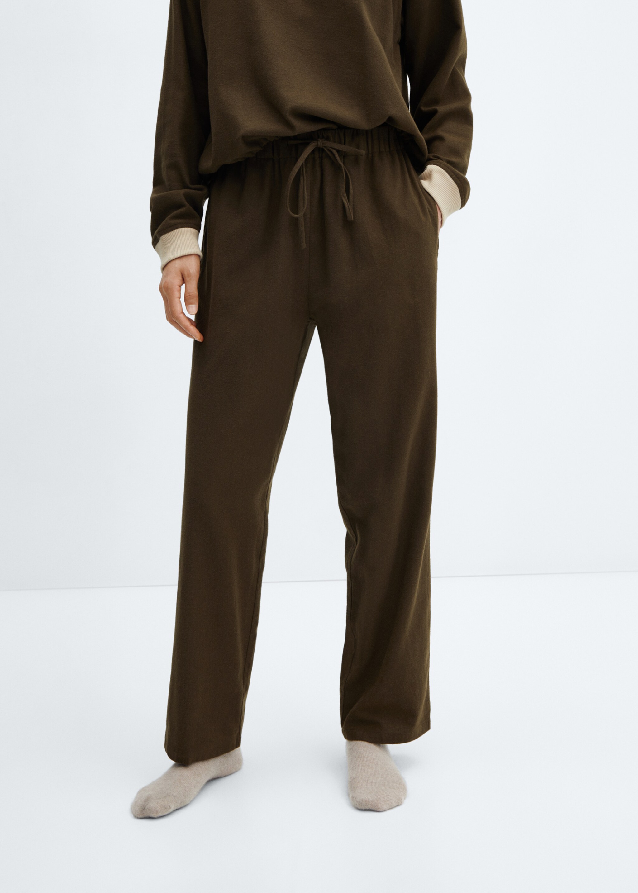 Pantalón recto franela - Plano medio, Khaki. Ref: 57037747-00.