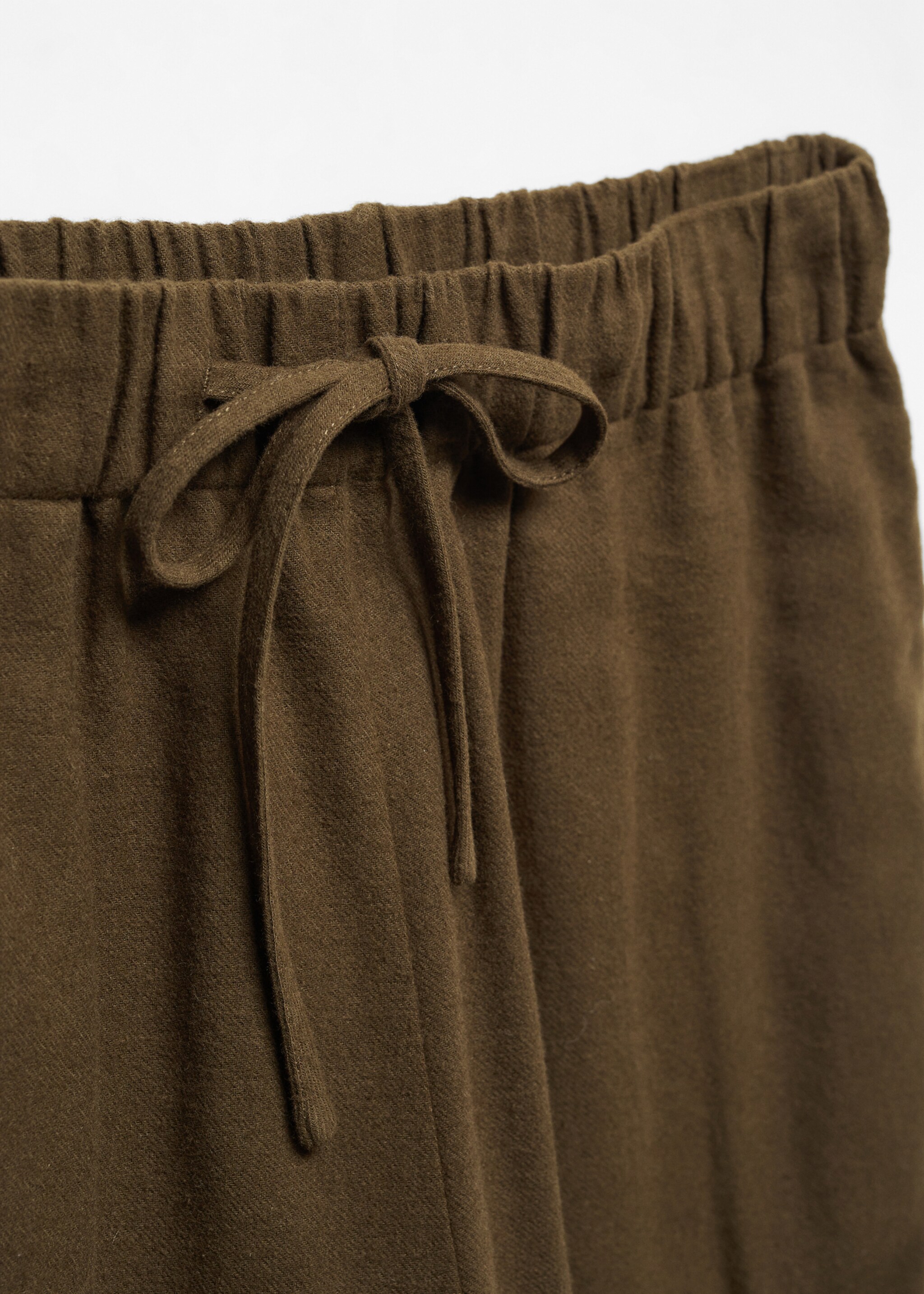 Pantalón recto franela - Detalle del artículo 8, Khaki. Ref: 57037747-00.