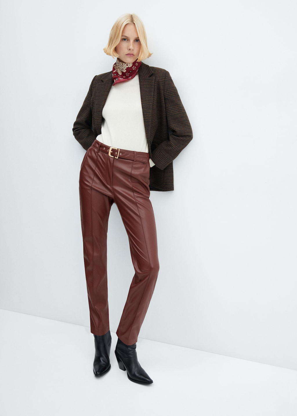Leather trousers with belt outlet