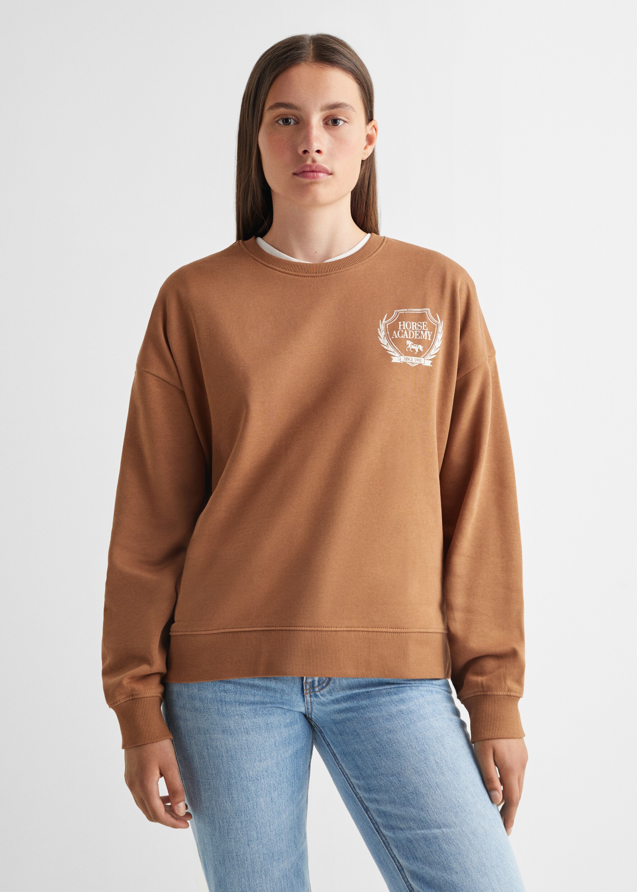 Gemustertes Sweatshirt mit Aufschrift - Mittlere Ansicht