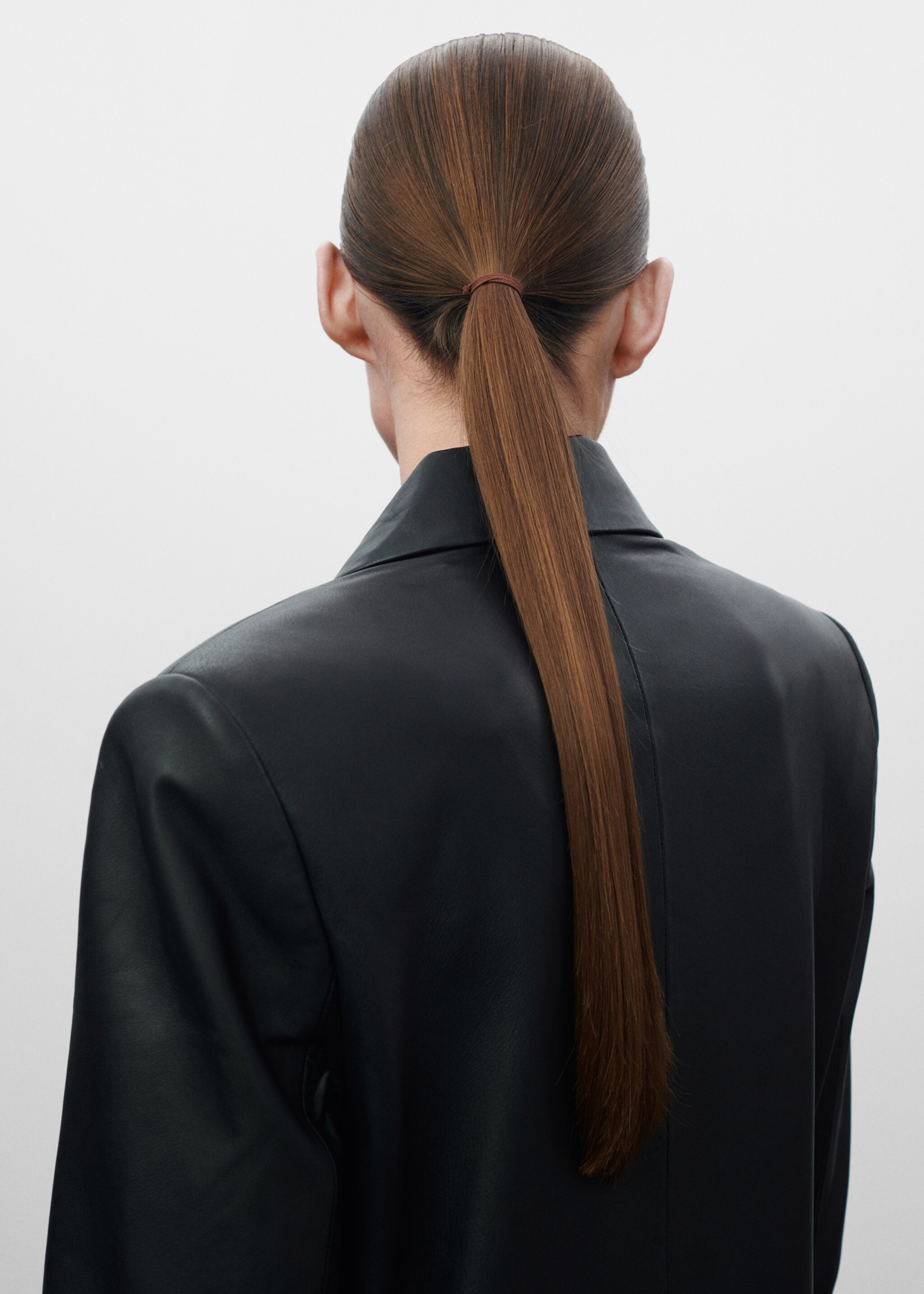 Double-breasted leather coat - Details of the article 6, Black. Ref: 57039115-00.