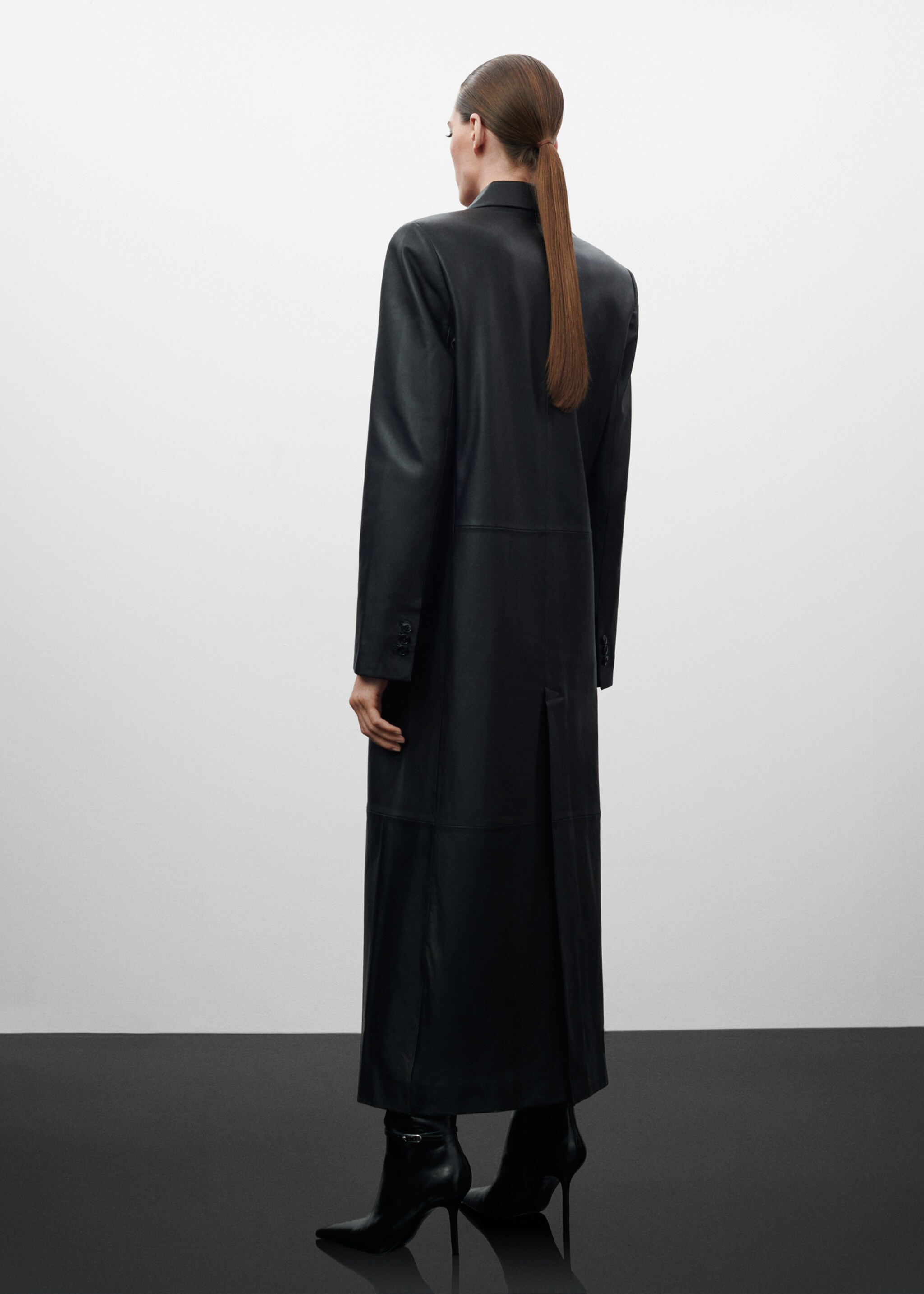 Double-breasted leather coat - Reverse of the article, Black. Ref: 57039115-00.