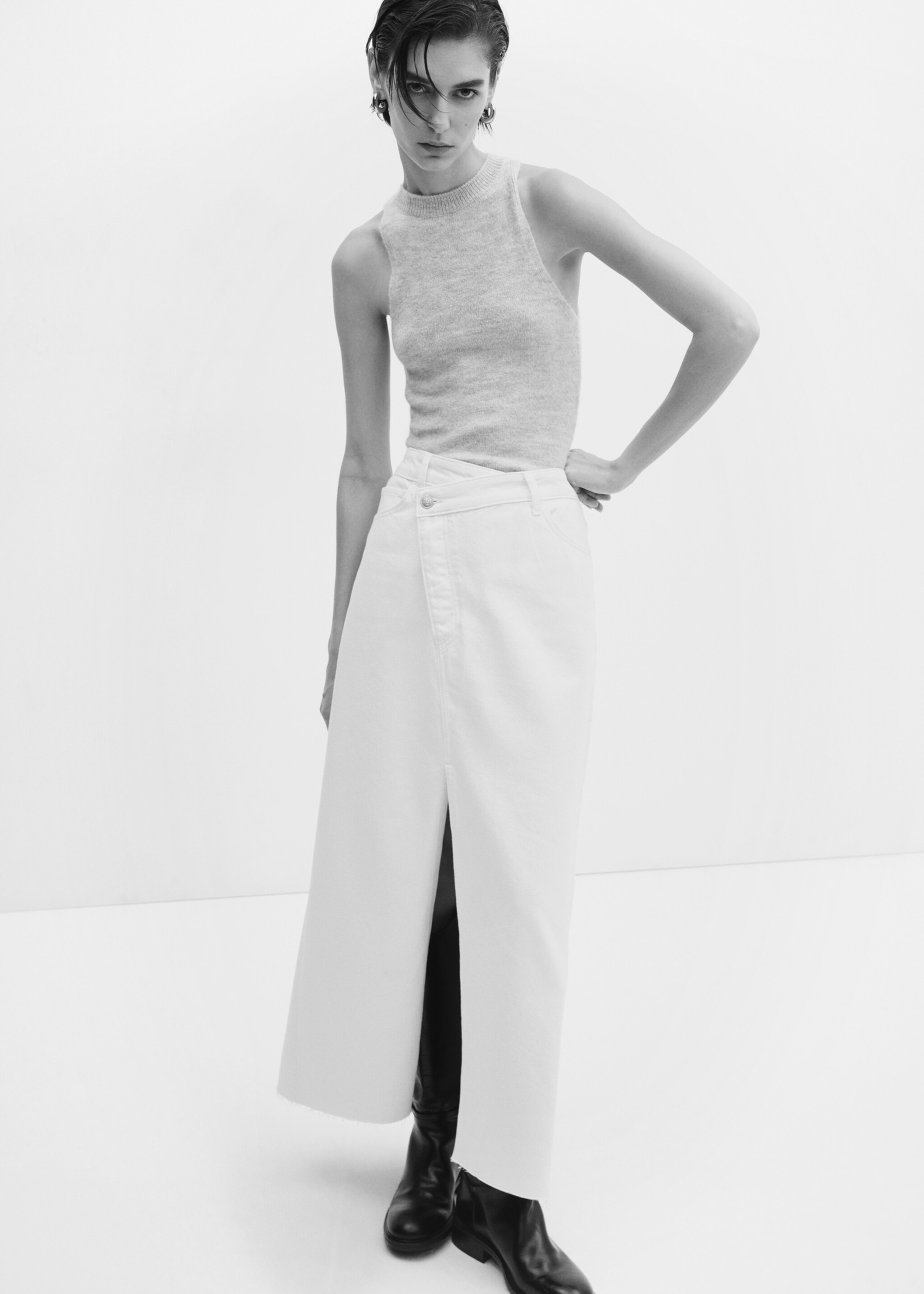 Slit denim skirt - Details of the article 2, Ecru. Ref: 57039123-00.