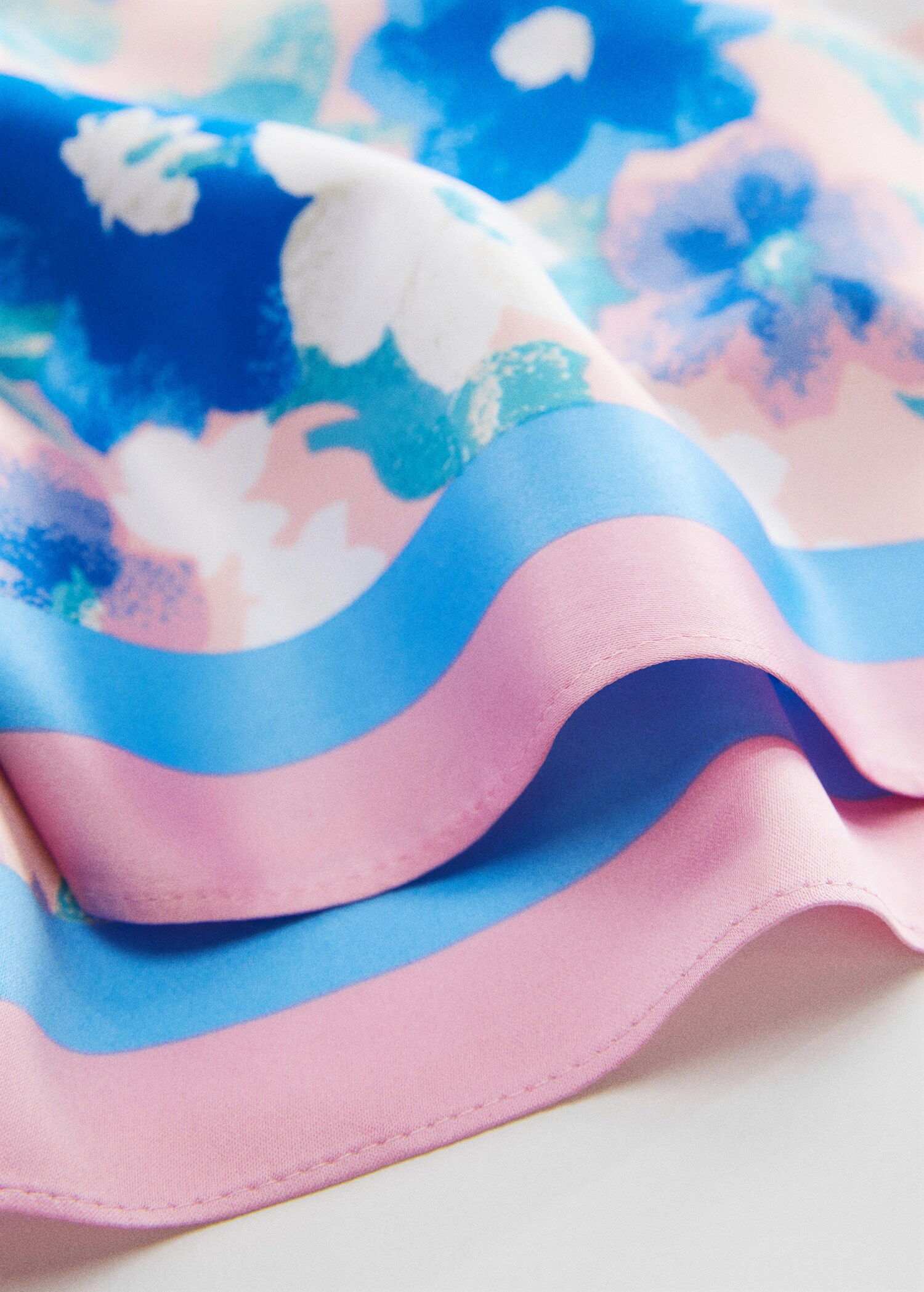 Foulard à fleurs - Détail de l'article 1