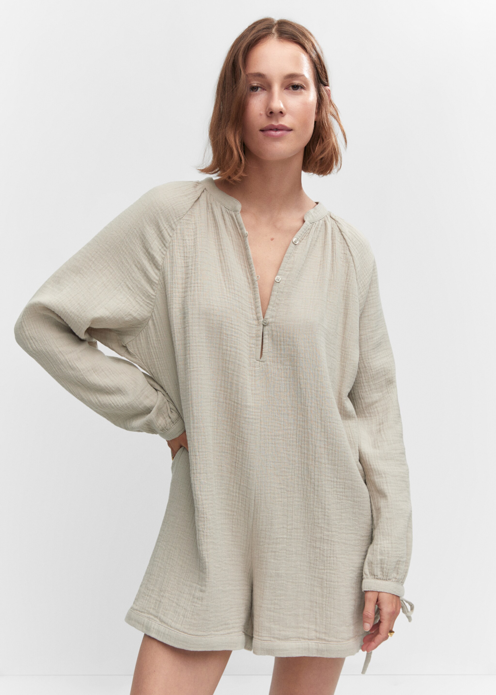 Short jumpsuit with buttons - Medium plane, Light/Pastel Grey. Ref: 57040034-00.