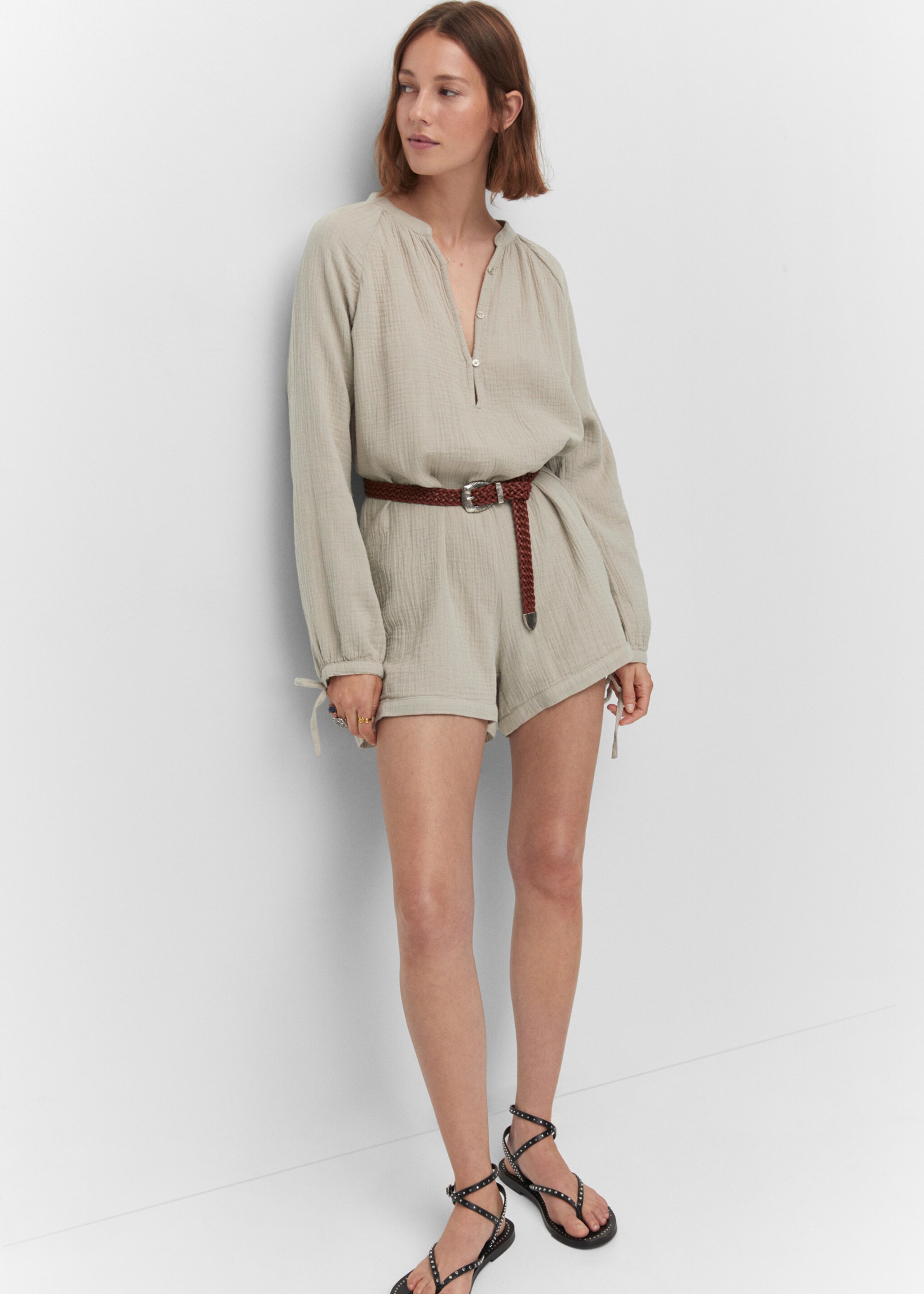 Short jumpsuit with buttons - Details of the article 2, Light/Pastel Grey. Ref: 57040034-00.
