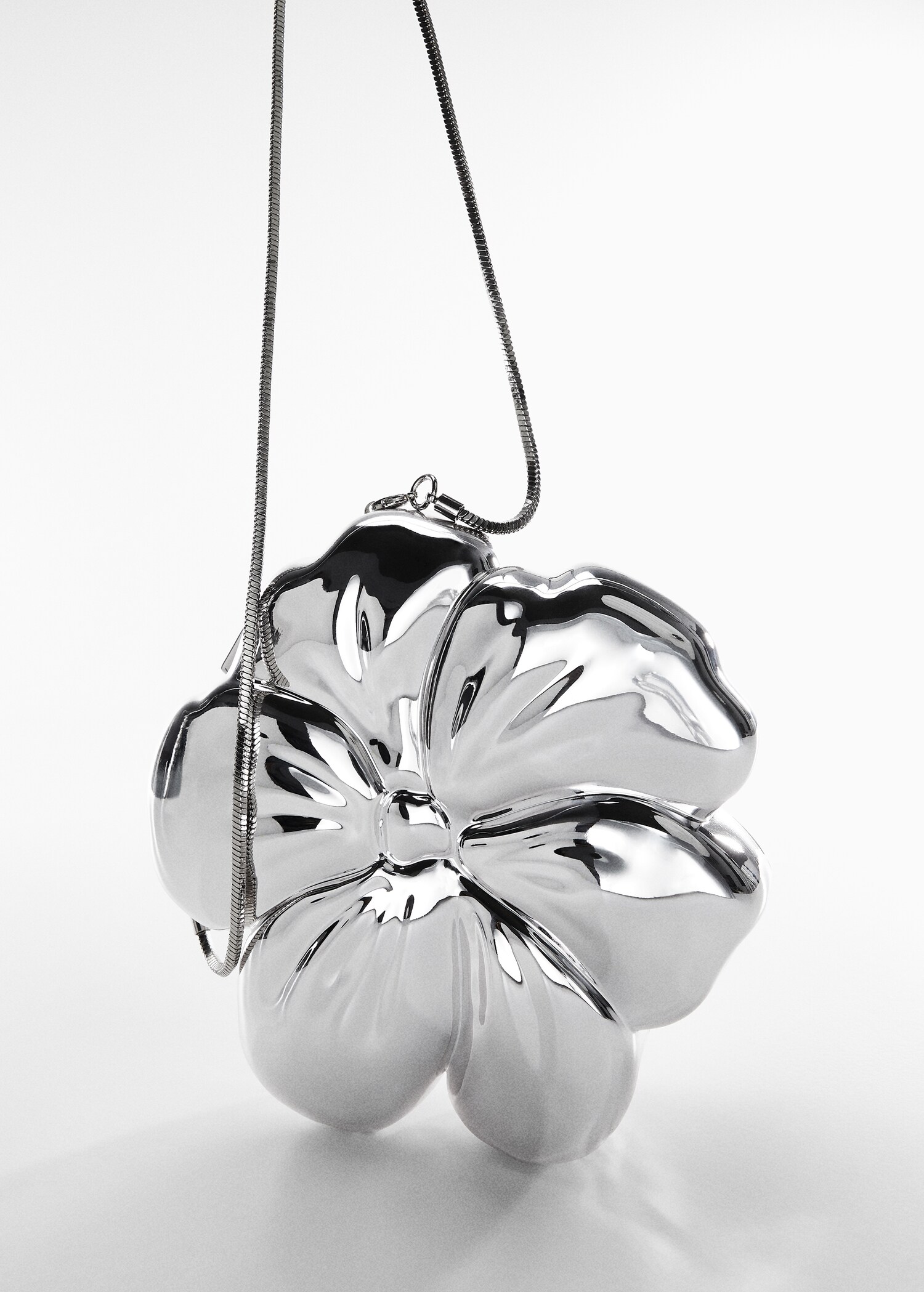 Metallic clutch bag - Details of the article 5