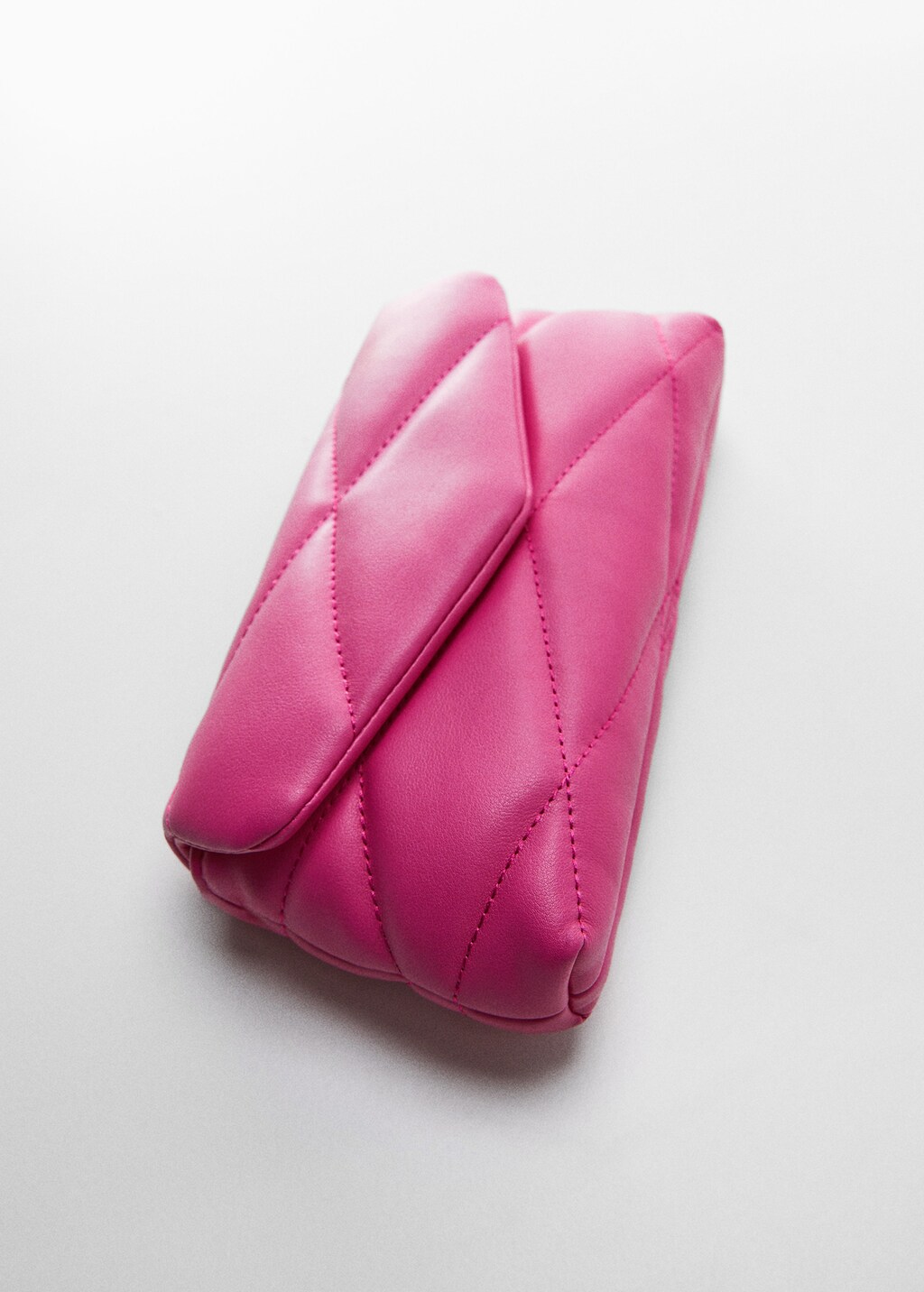 Quilted chain bag - Women | MANGO OUTLET USA Quilted chain bag - Women | MANGO OUTLET USA