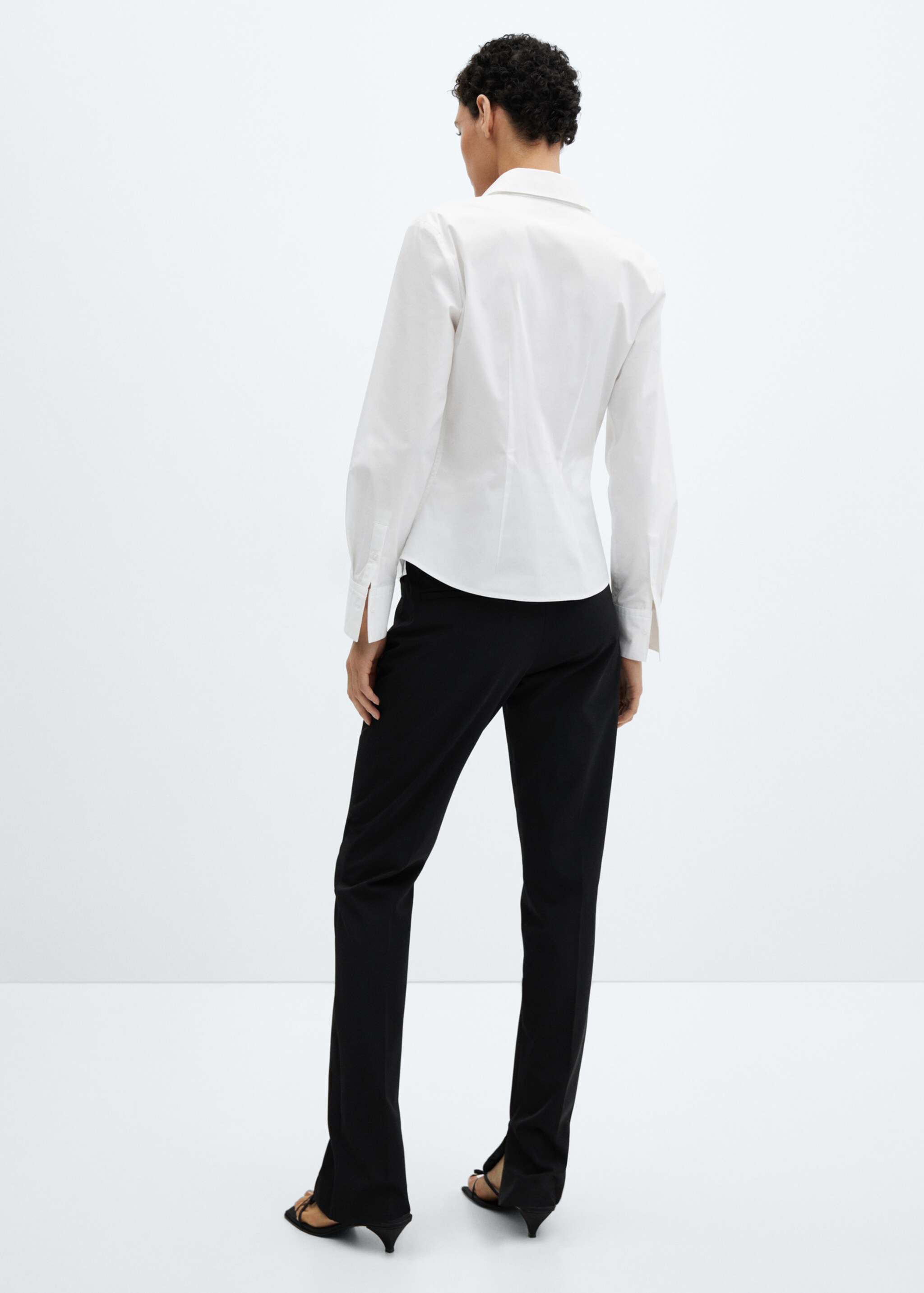 Getailleerde katoenen blouse - Achterkant van het artikel