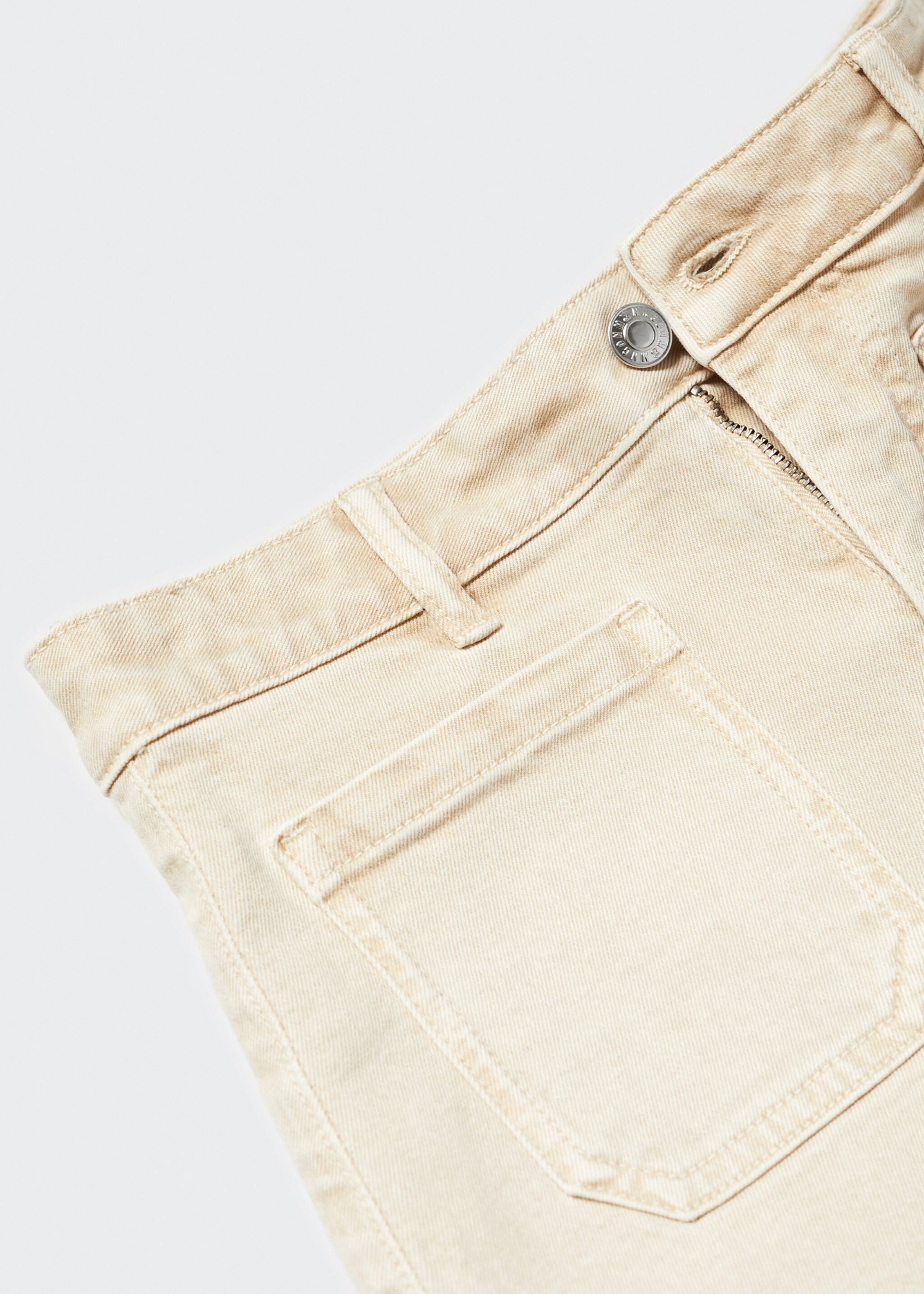 Denim shorts with pockets - Details of the article 8, Sand. Ref: 57040282-00.