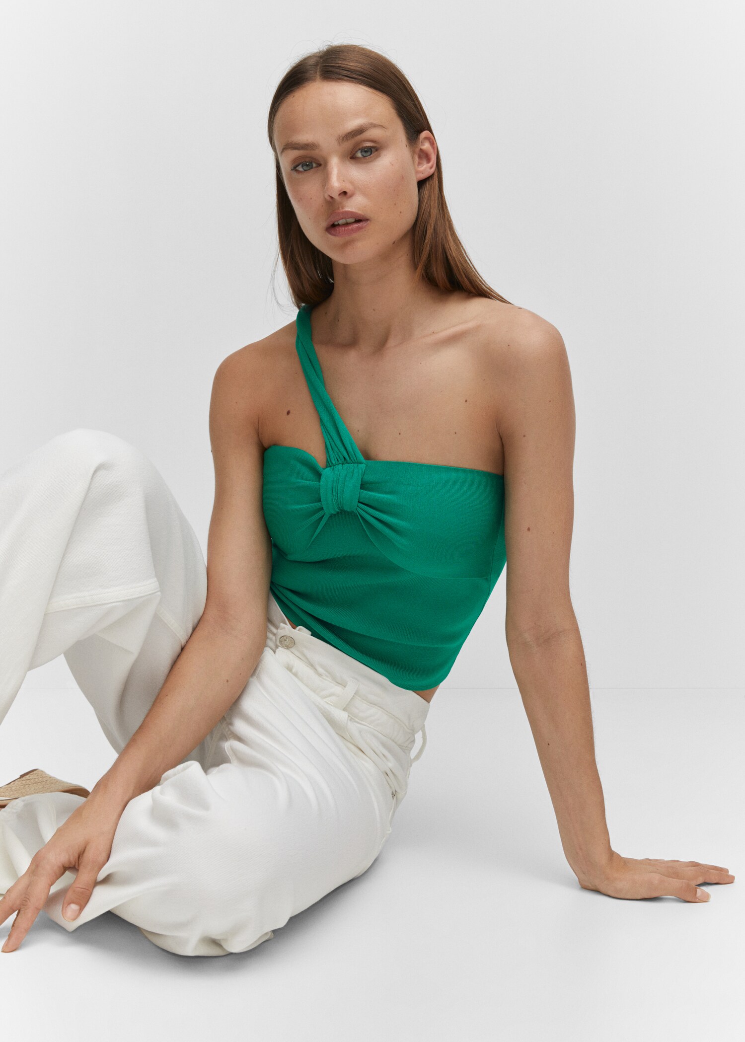 Asymmetrical-neck knitted top - Details of the article 2