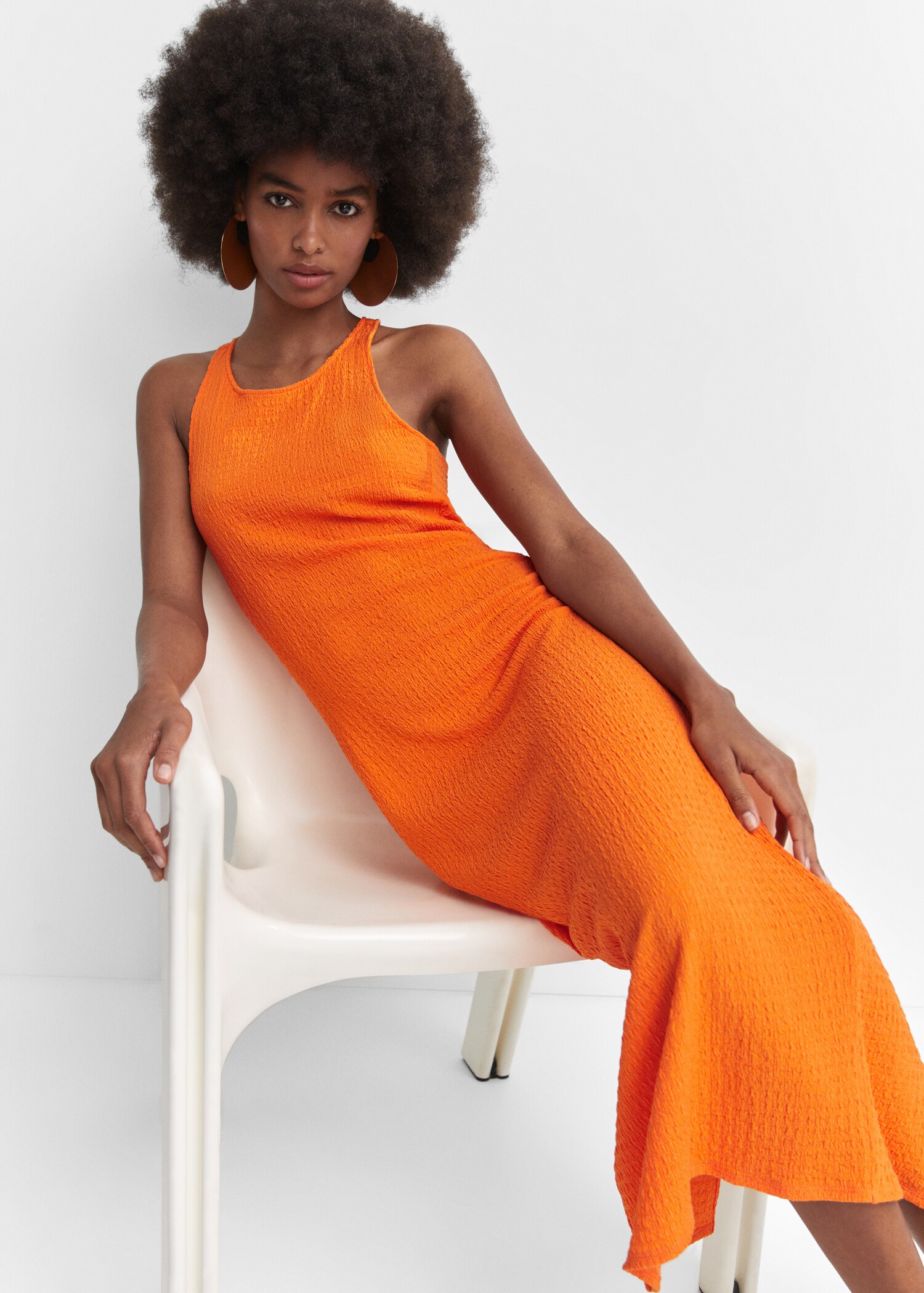 Textured dress with opening - Details of the article 2