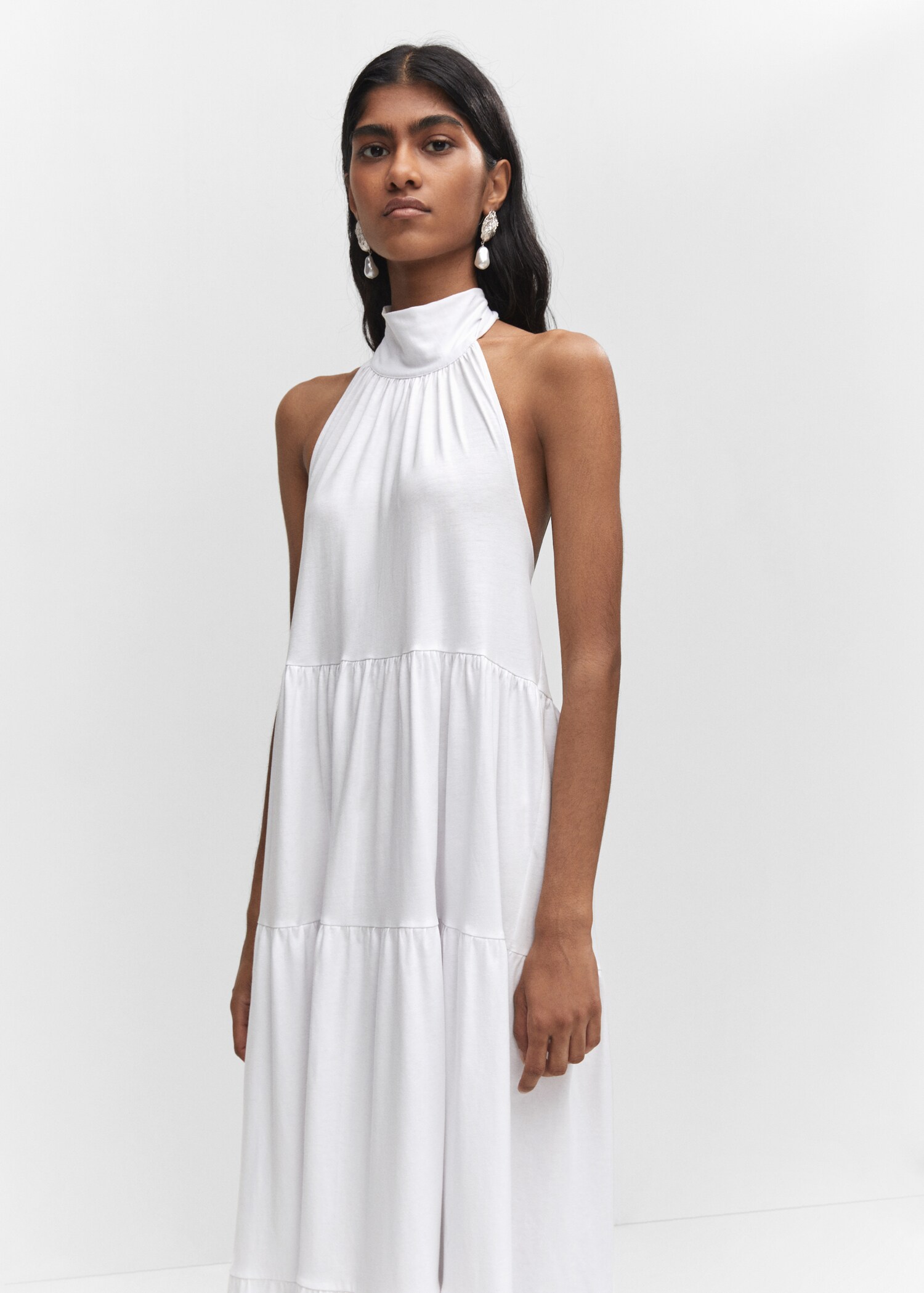 Vestit halter esquena oberta - Pla mig