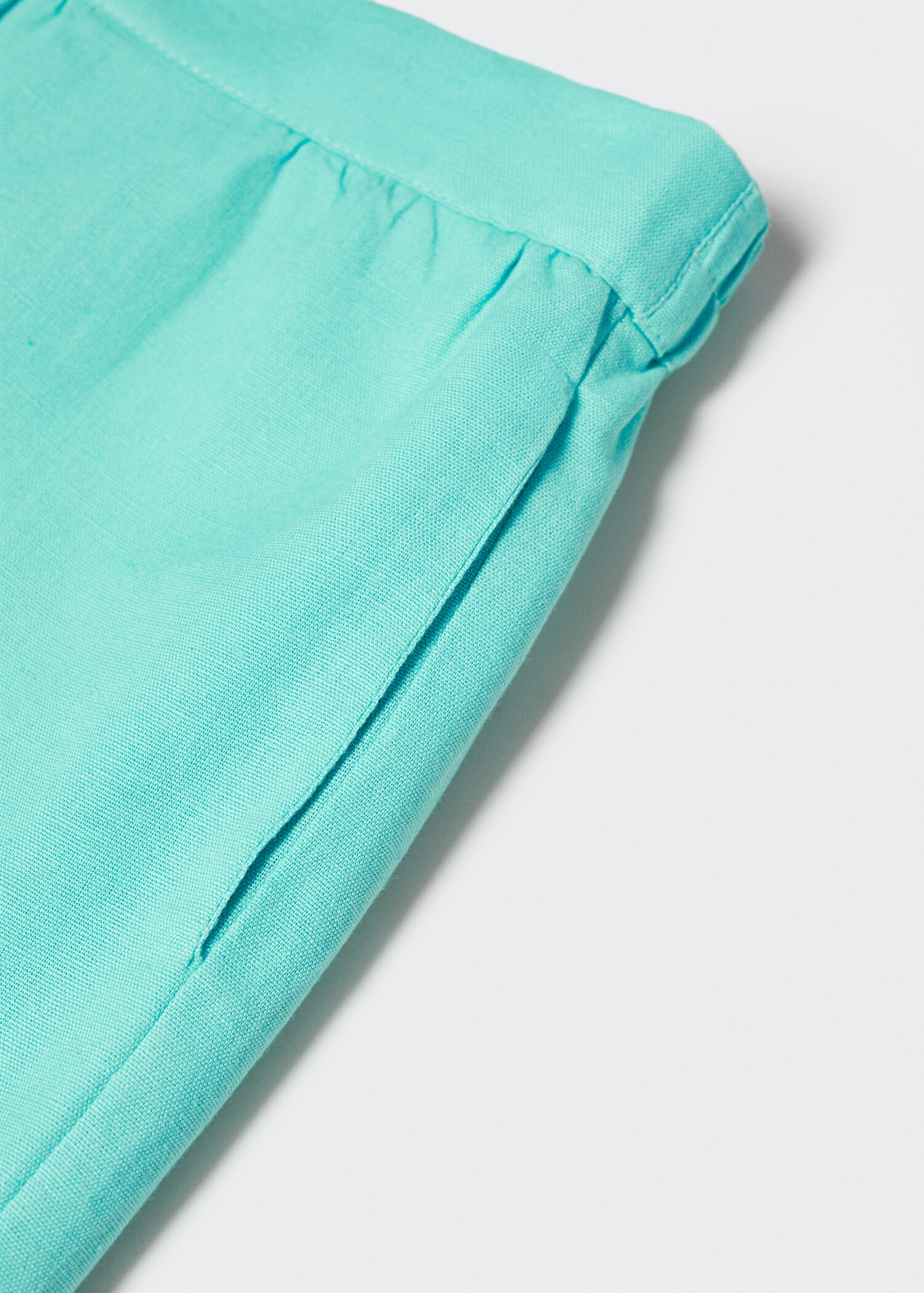 Shorts with gathered detail - Details of the article 8