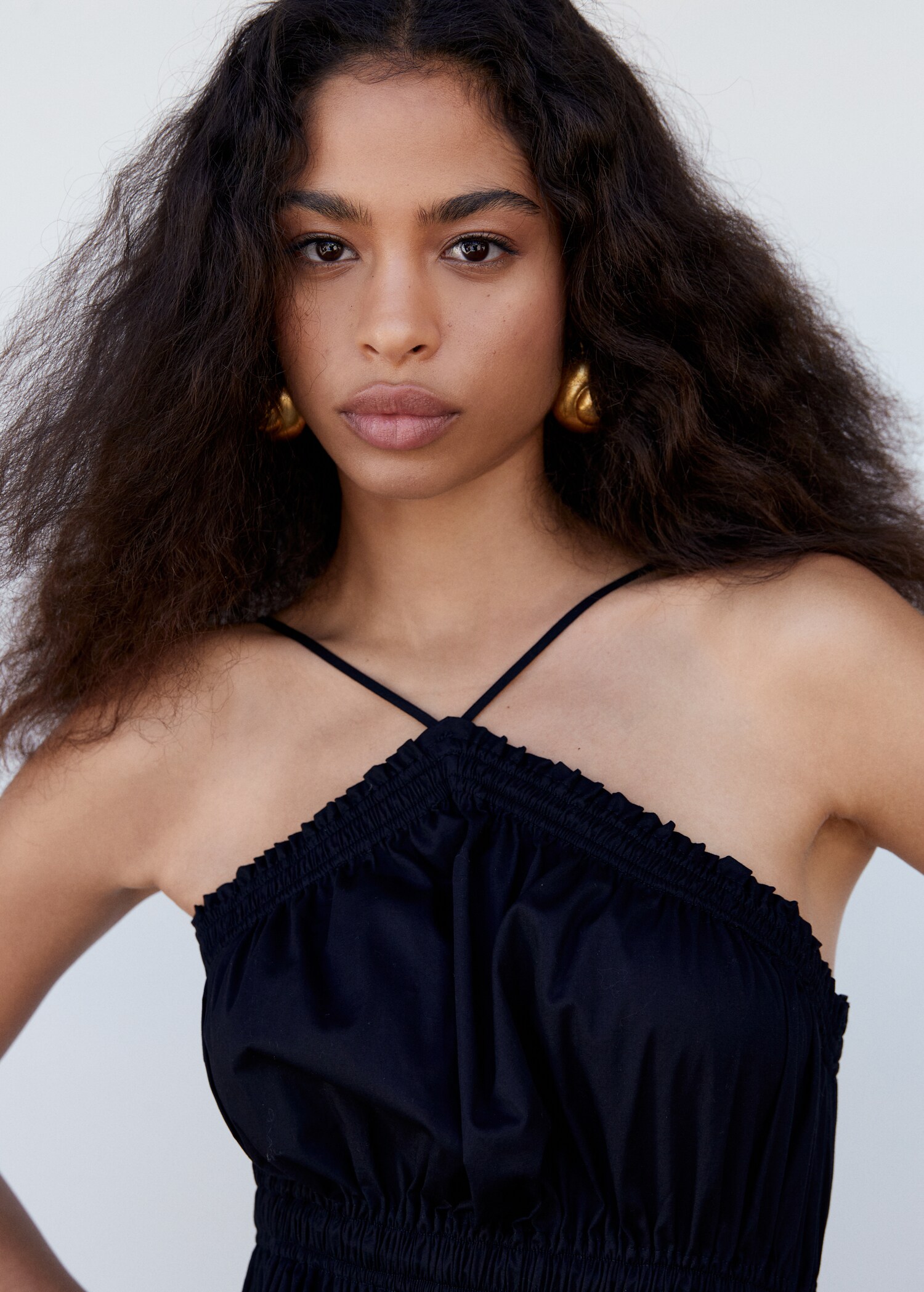 Halter-neck dress with ruffle details - Details of the article 1