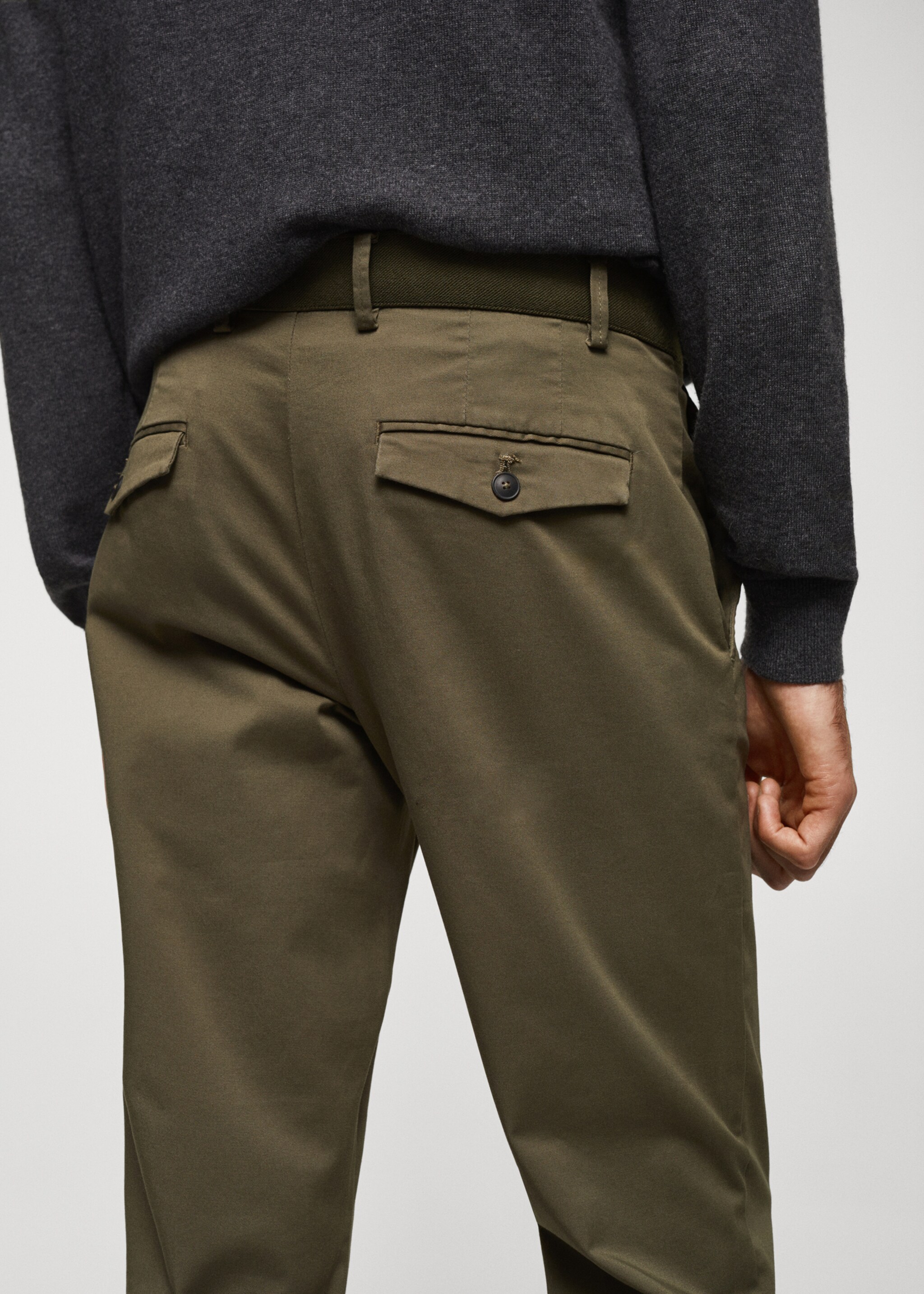 Cotton tapered crop trousers - Details of the article 4, Medium Green. Ref: 57040567-00.