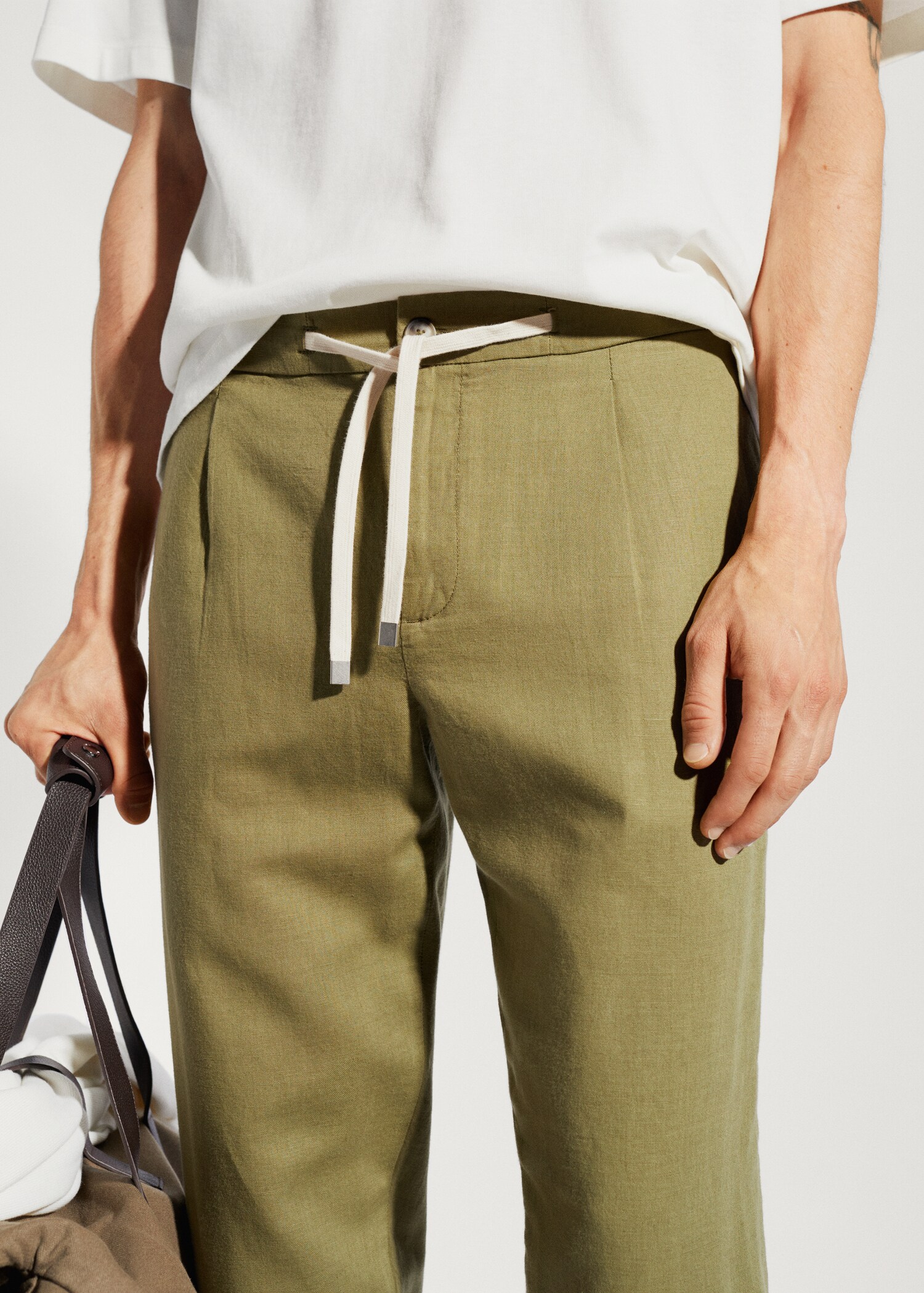 Slim-fit trousers with drawstring - Details of the article 1