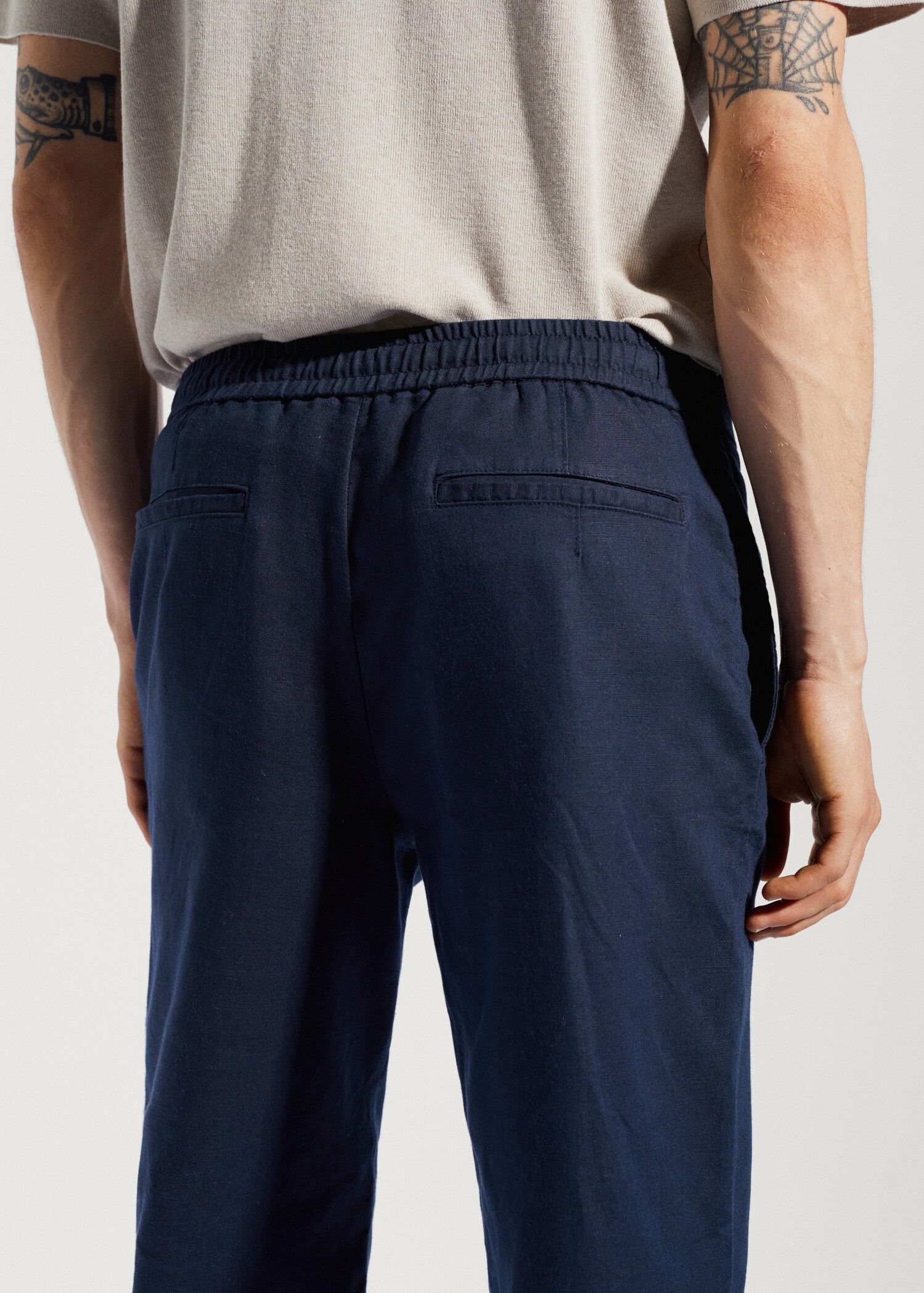 Slim-fit trousers with drawstring - Details of the article 2