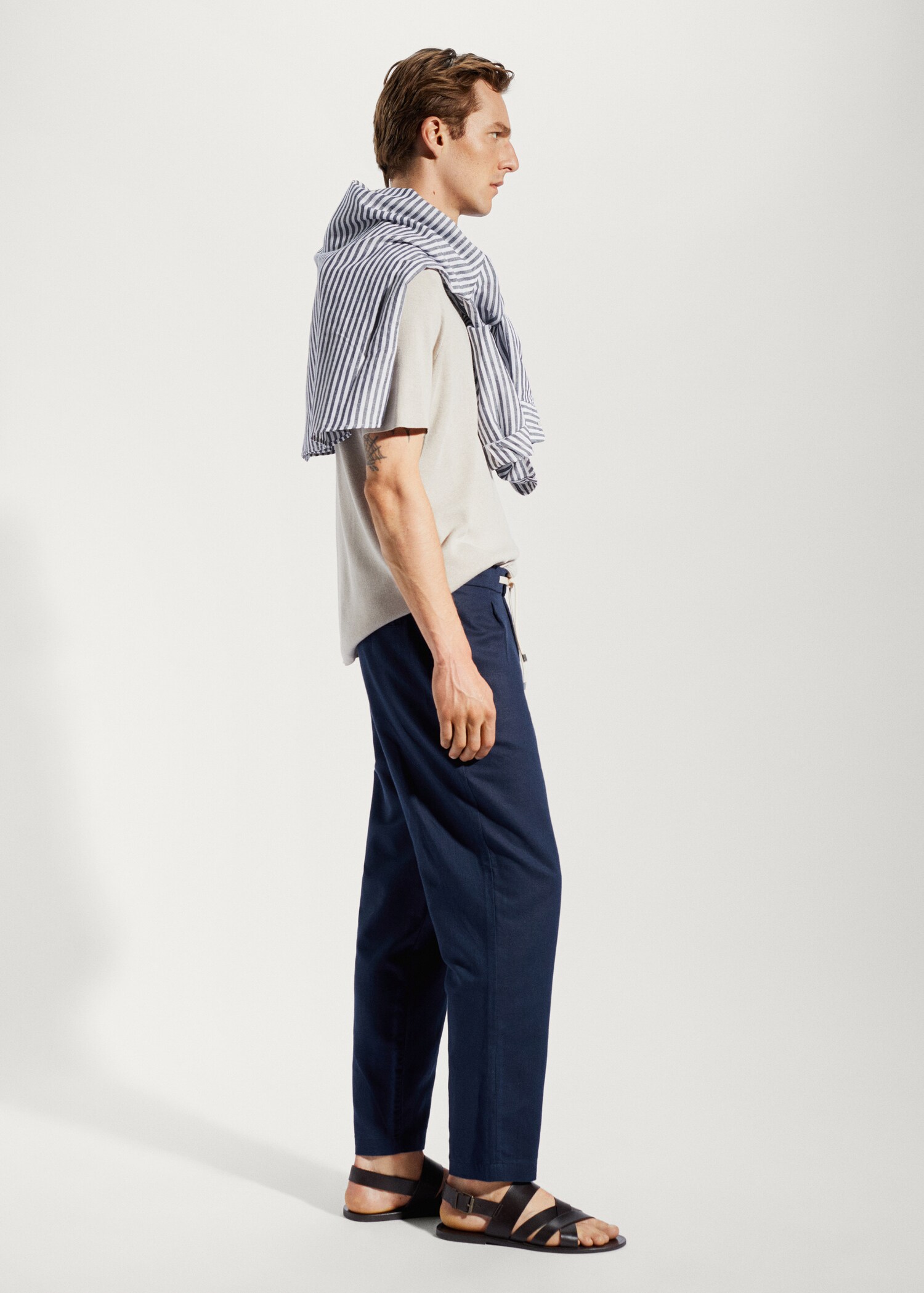 Slim-fit trousers with drawstring - Details of the article 4