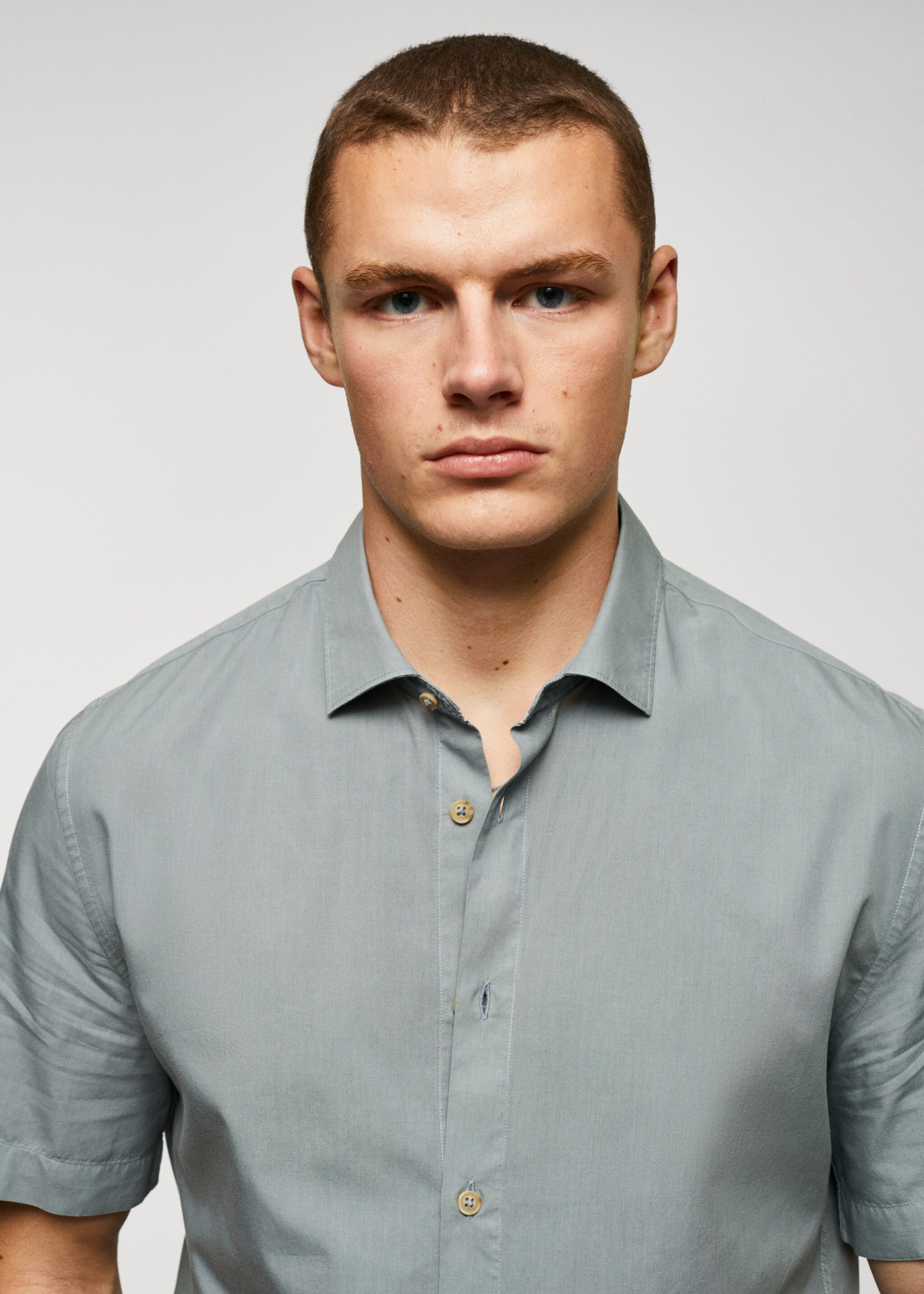 Lightweight cotton shirt - Details of the article 1, Ochre. Ref: 57040577-00.