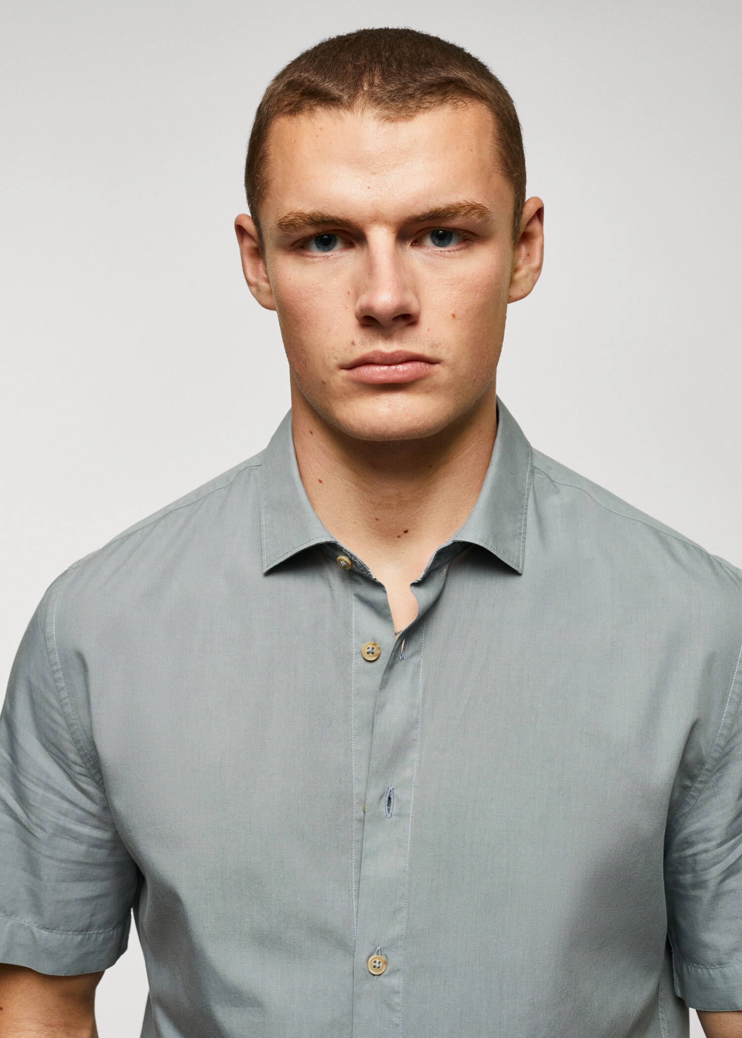 Lightweight cotton shirt - Details of the article 1