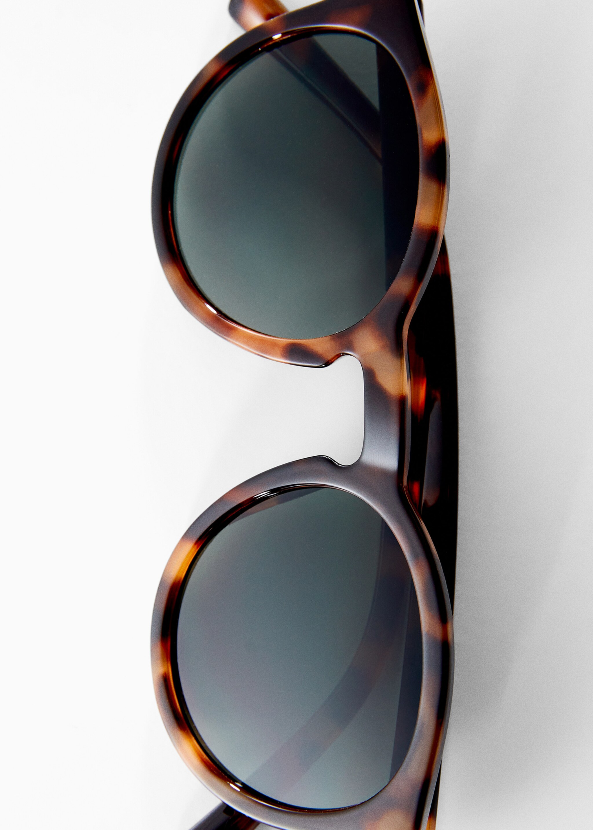 Sonnenbrille im Retro-Stil - Detail des Artikels 5, Schokolade. Ref: 57040591-00.
