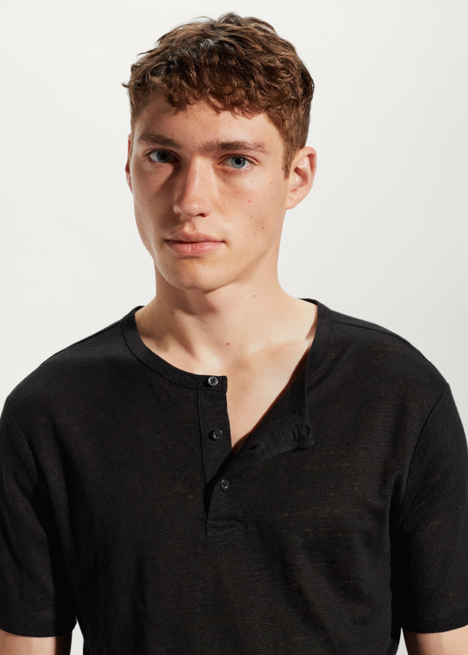 100% linen Henley t-shirt - Details of the article 1