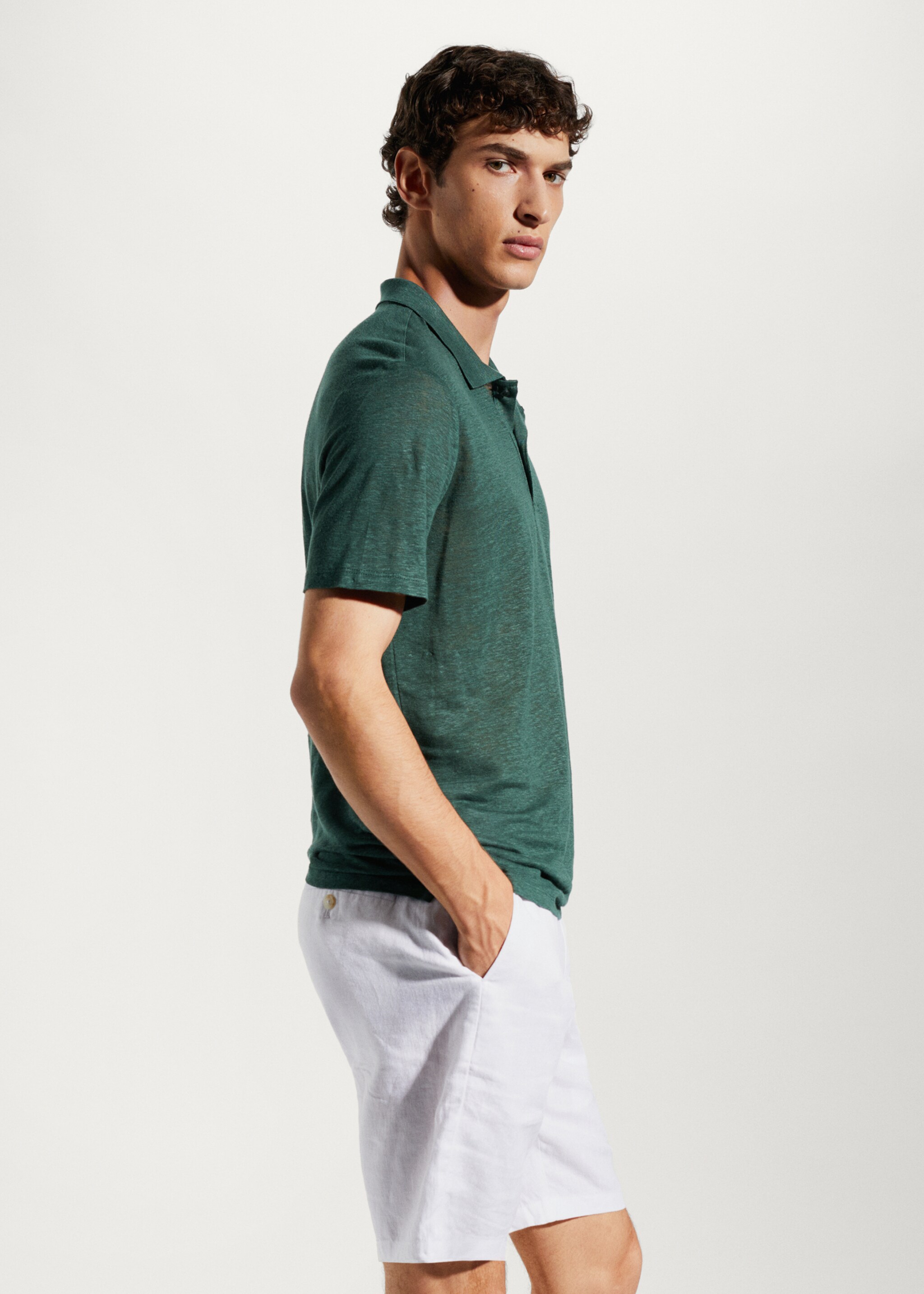 Polo slim fit 100% lino - Detalle del artículo 2, Verde. Ref: 57040681-00.